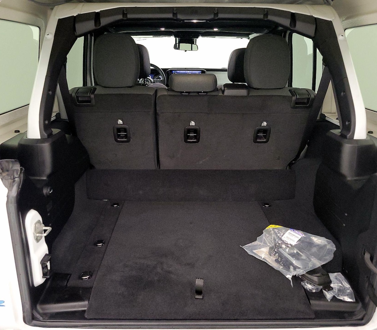 Trunk/Cargo (Seats Up)