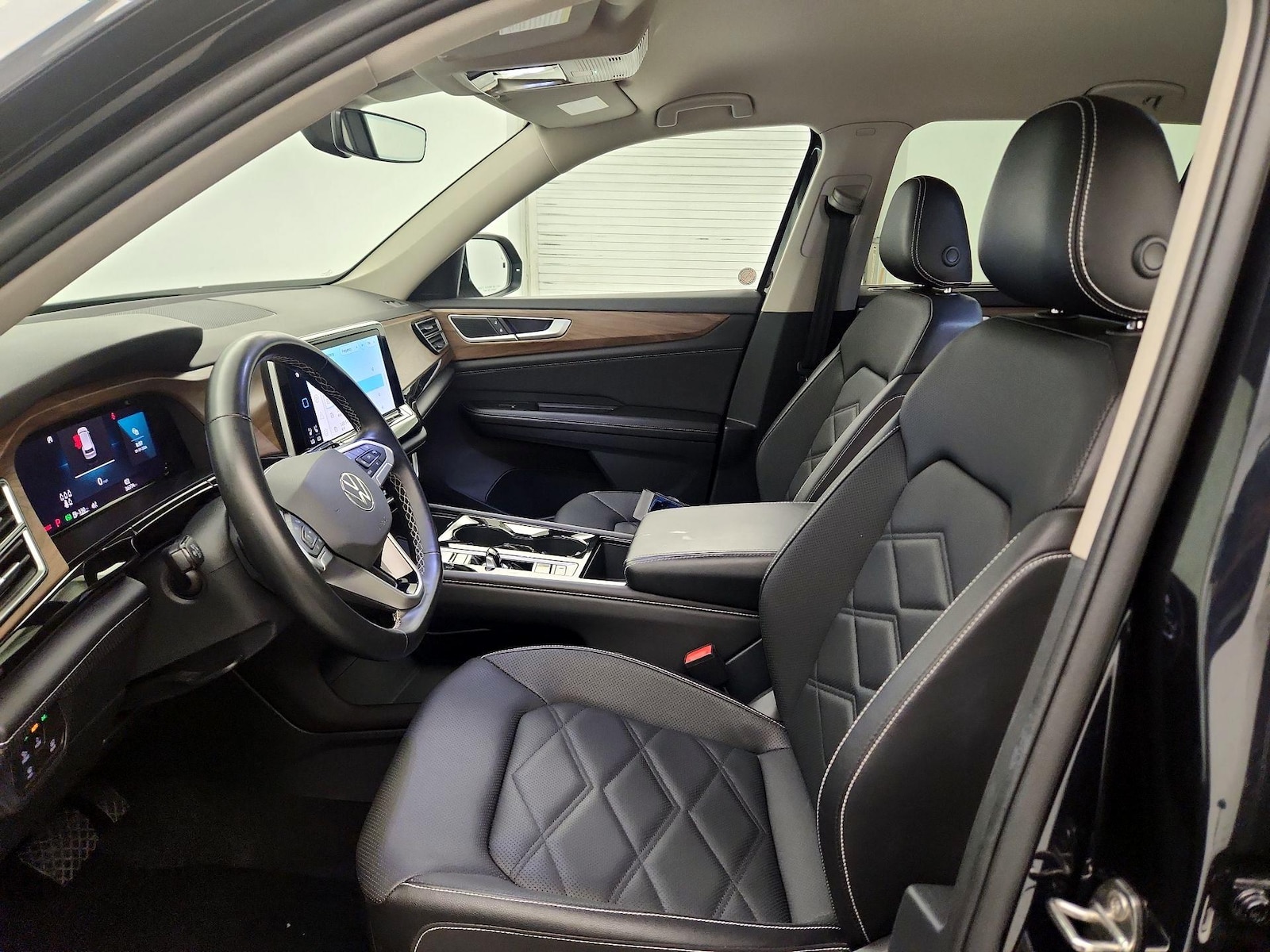 2025 Volkswagen Atlas SE w/Tech - Photo 12