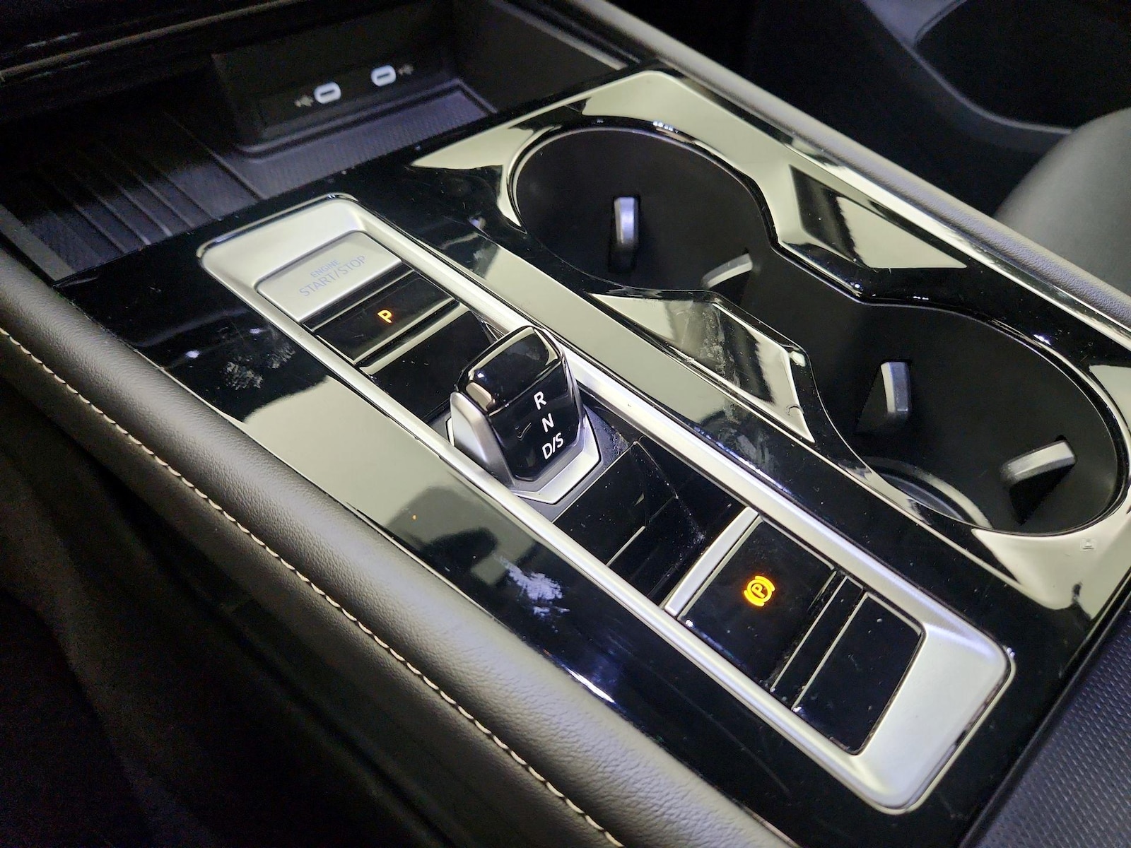 2025 Volkswagen Atlas SE w/Tech - Photo 18