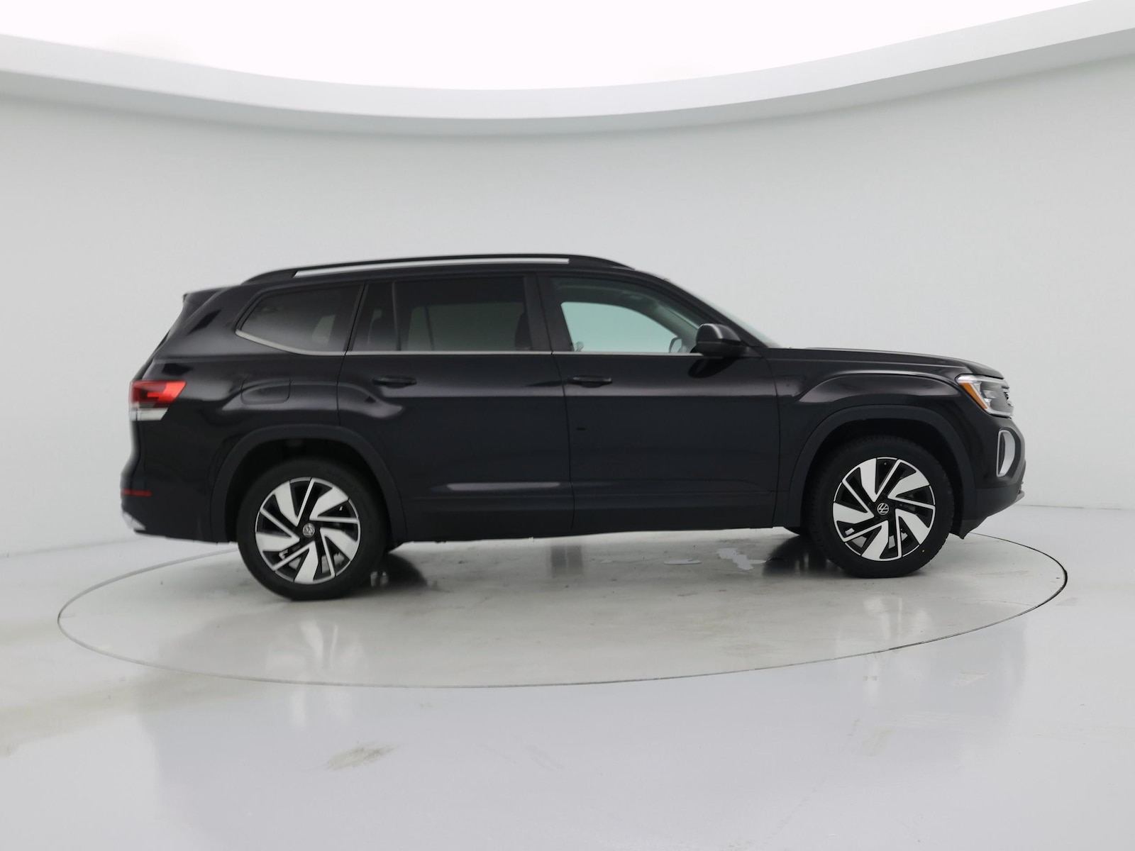 2025 Volkswagen Atlas SE w/Tech - Photo 8