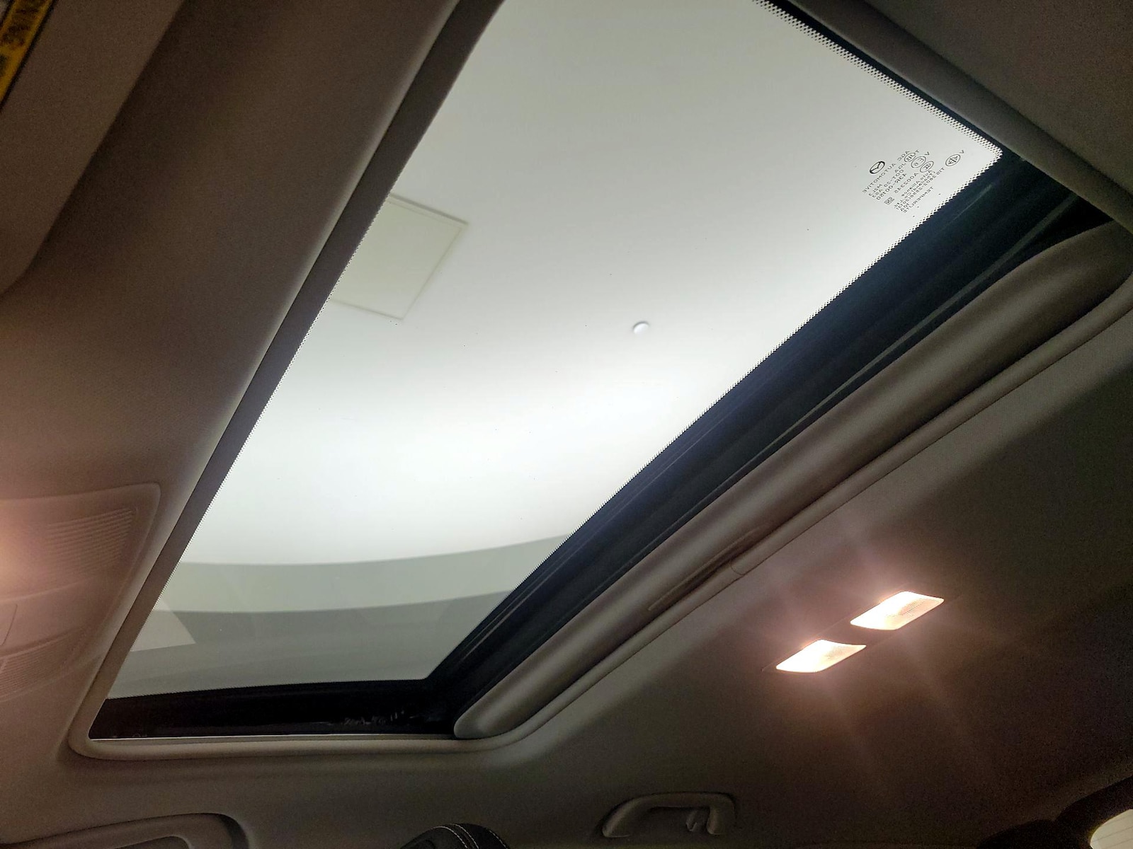 Sunroof(s) & Overhead Airbags