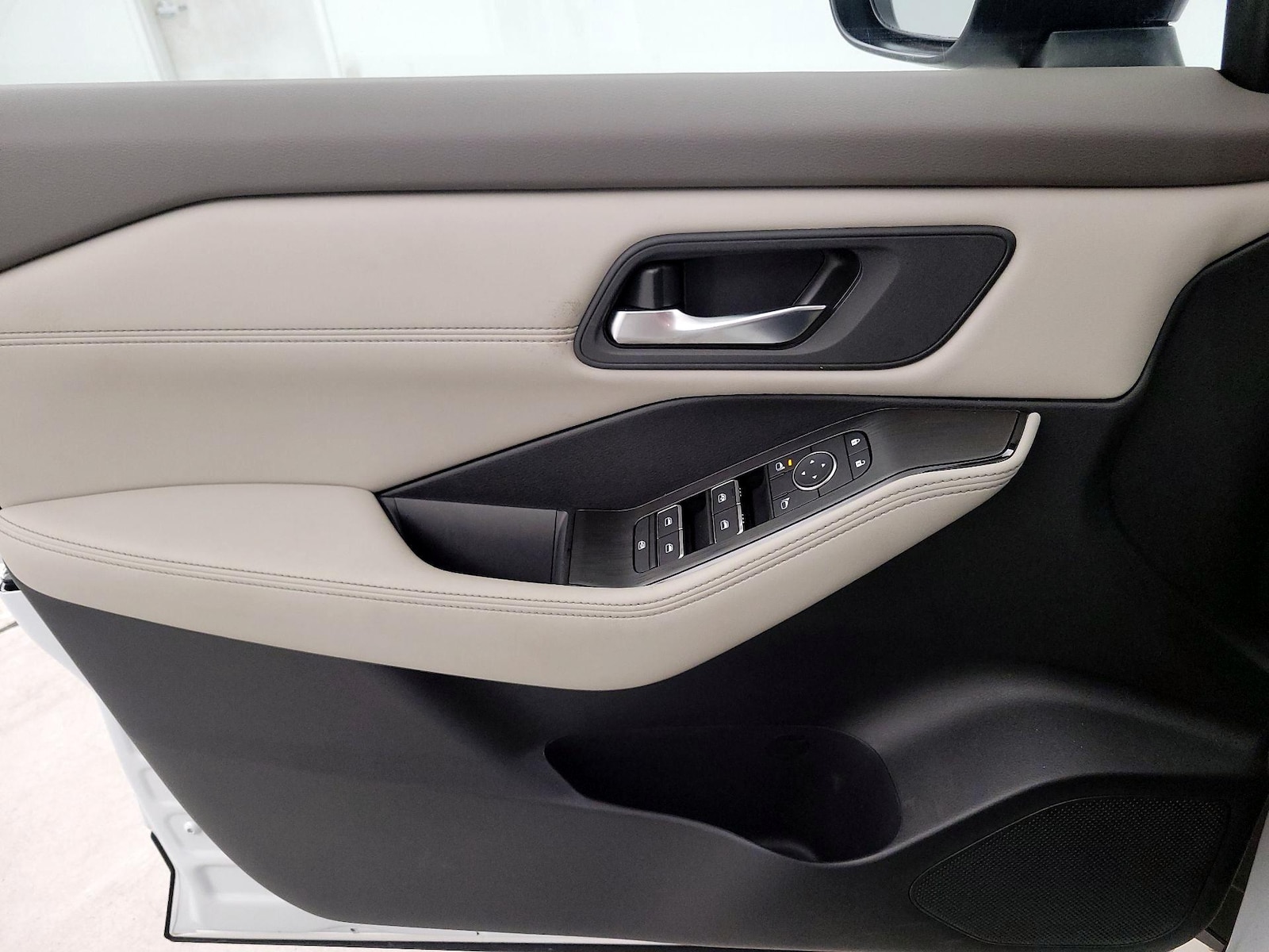 2025 Nissan Rogue SL - Photo 13