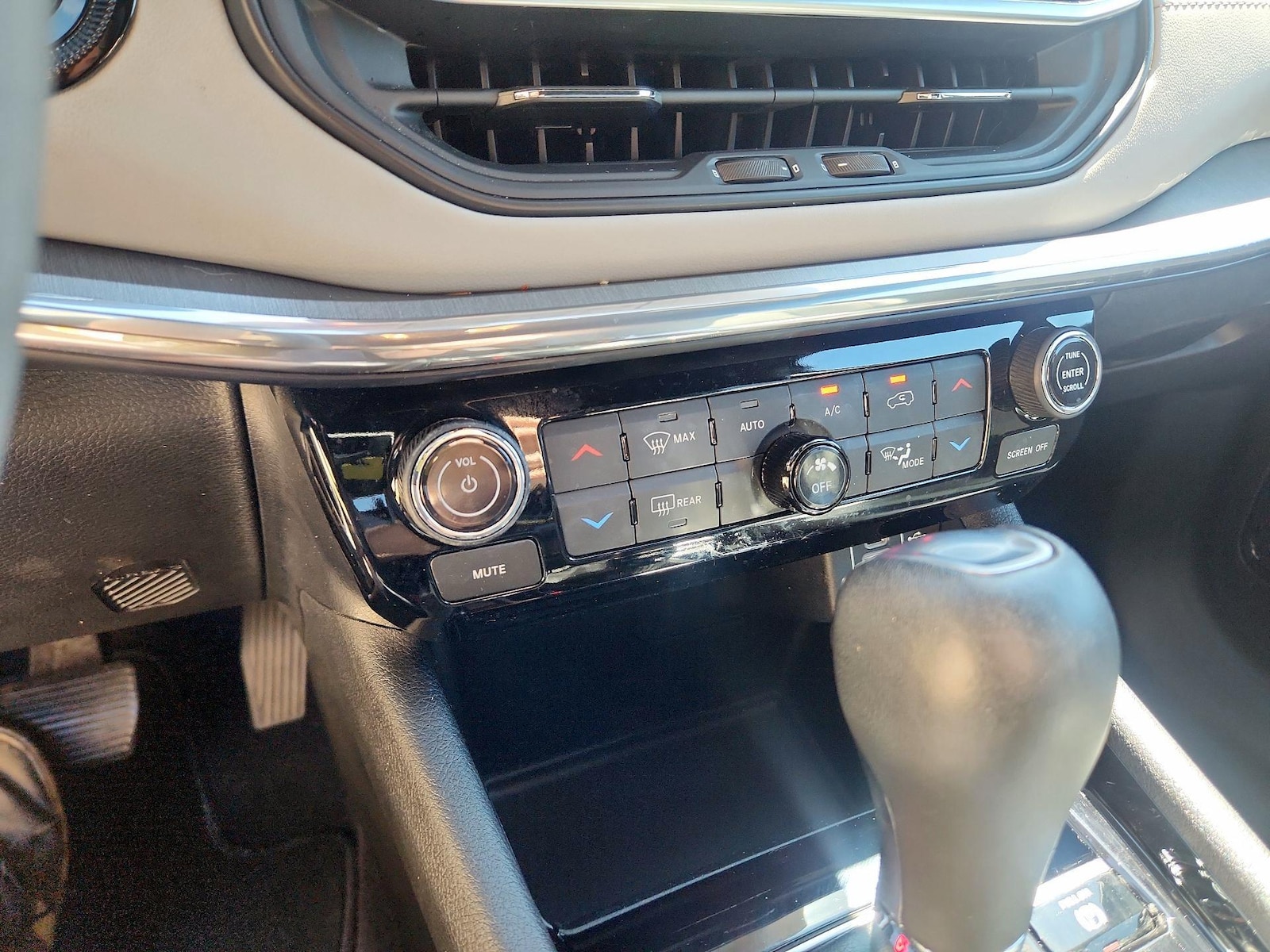 2023 Jeep Compass Limited - Photo 16