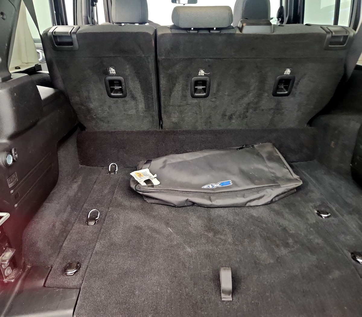 Trunk/Cargo (Seats Up)