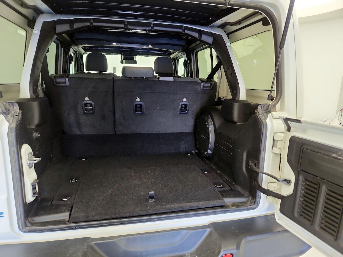 Trunk/Cargo (Seats Up)