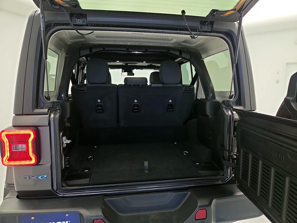 Trunk/Cargo (Seats Up)