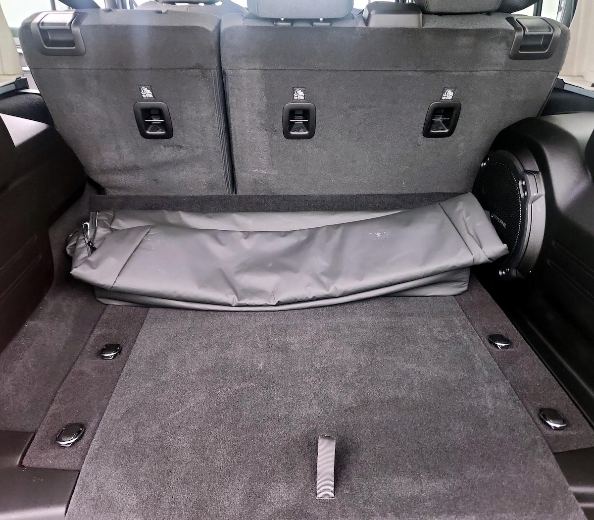 Trunk/Cargo (Seats Up)