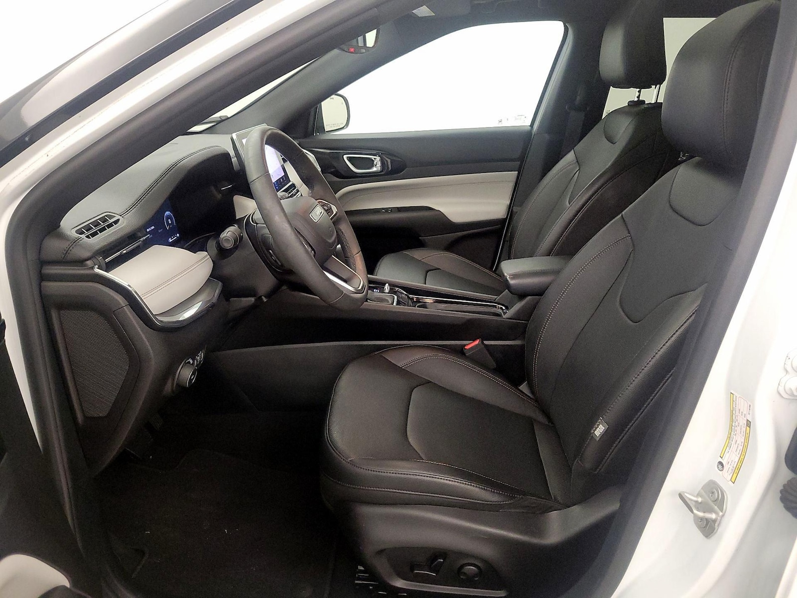 2024 Jeep Compass Limited - Photo 12