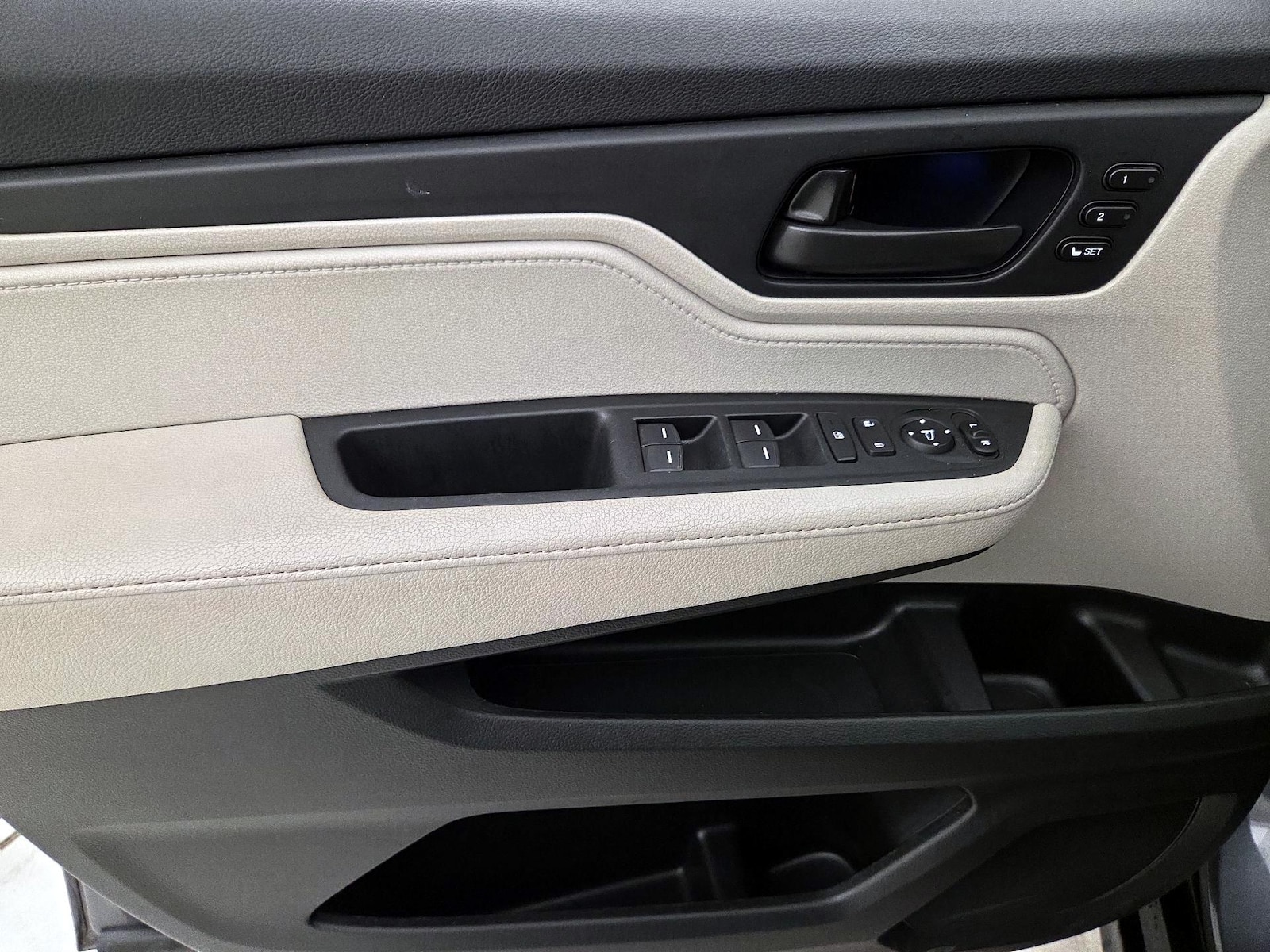 2025 Honda Odyssey EX-L - Photo 13