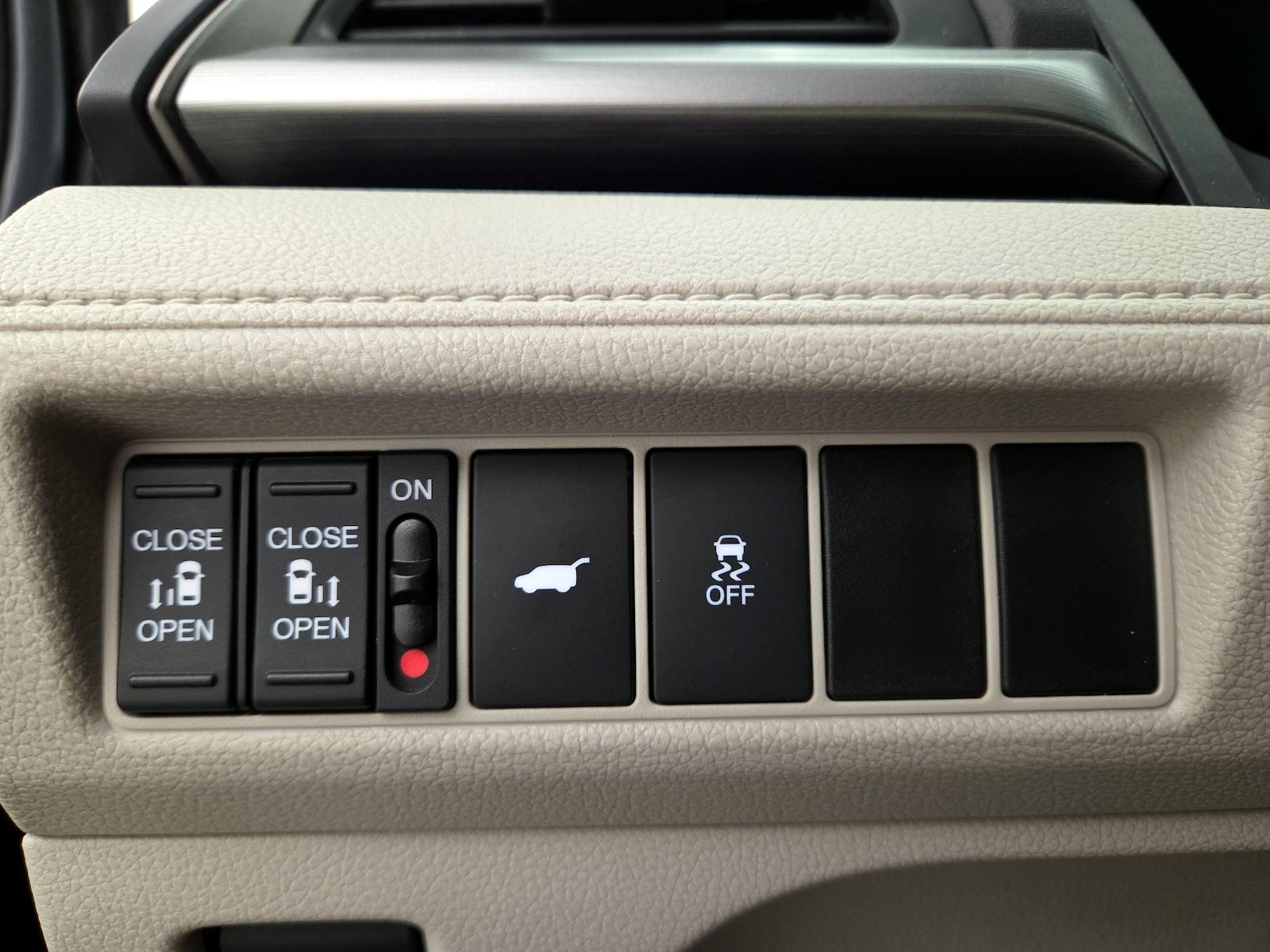 2025 Honda Odyssey EX-L - Photo 14