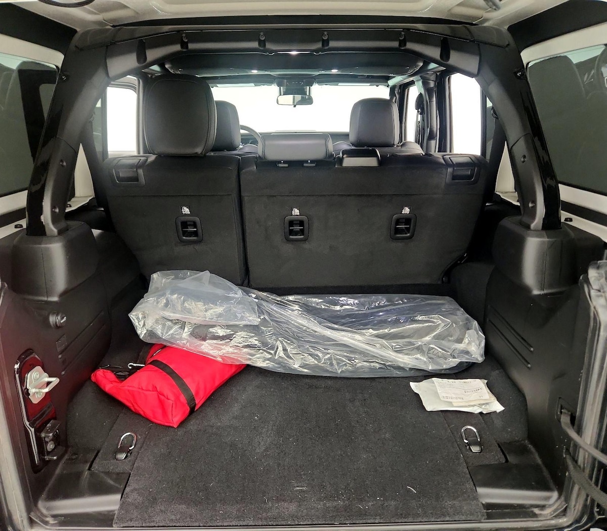 Trunk/Cargo (Seats Up)
