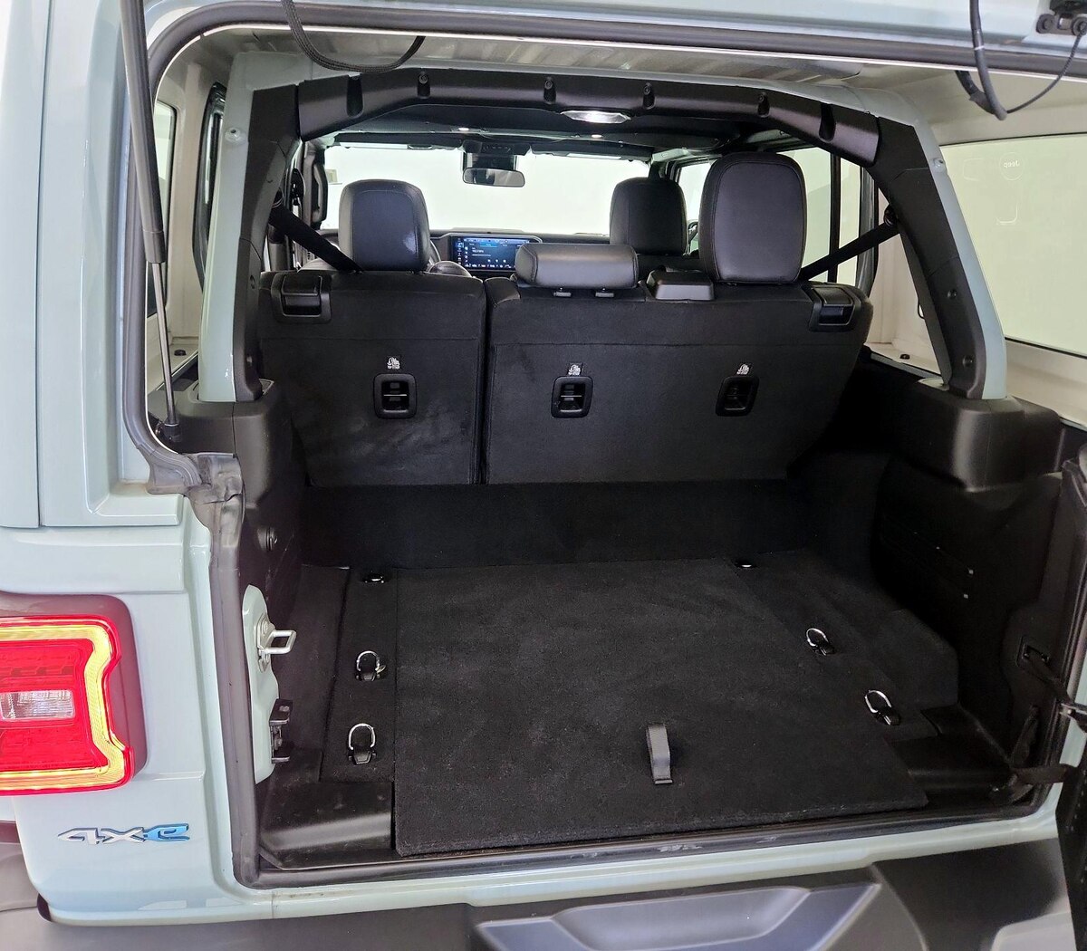 Trunk/Cargo (Seats Up)