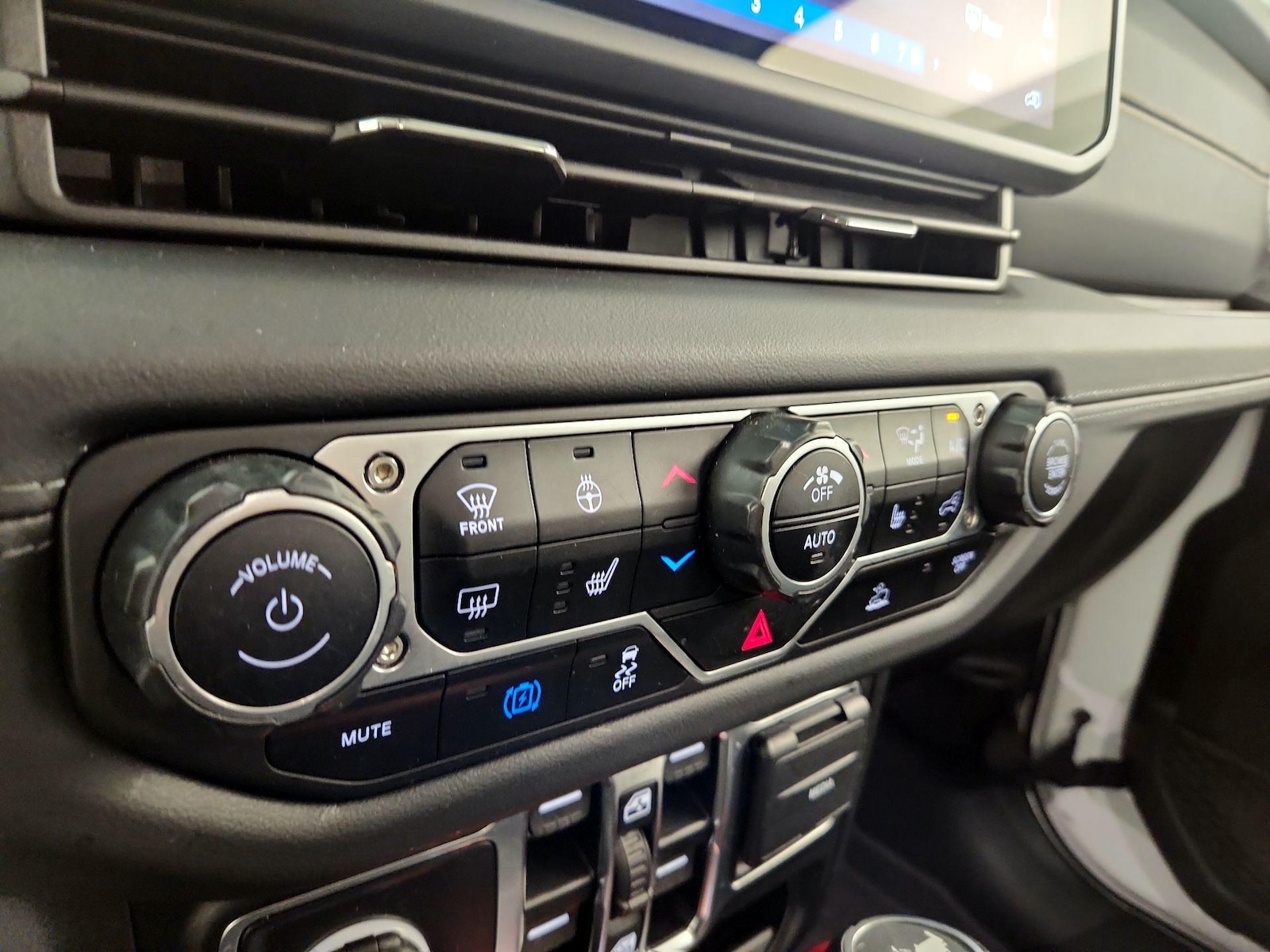 2024 Jeep Wrangler 4xe Sahara 4XE - Photo 18