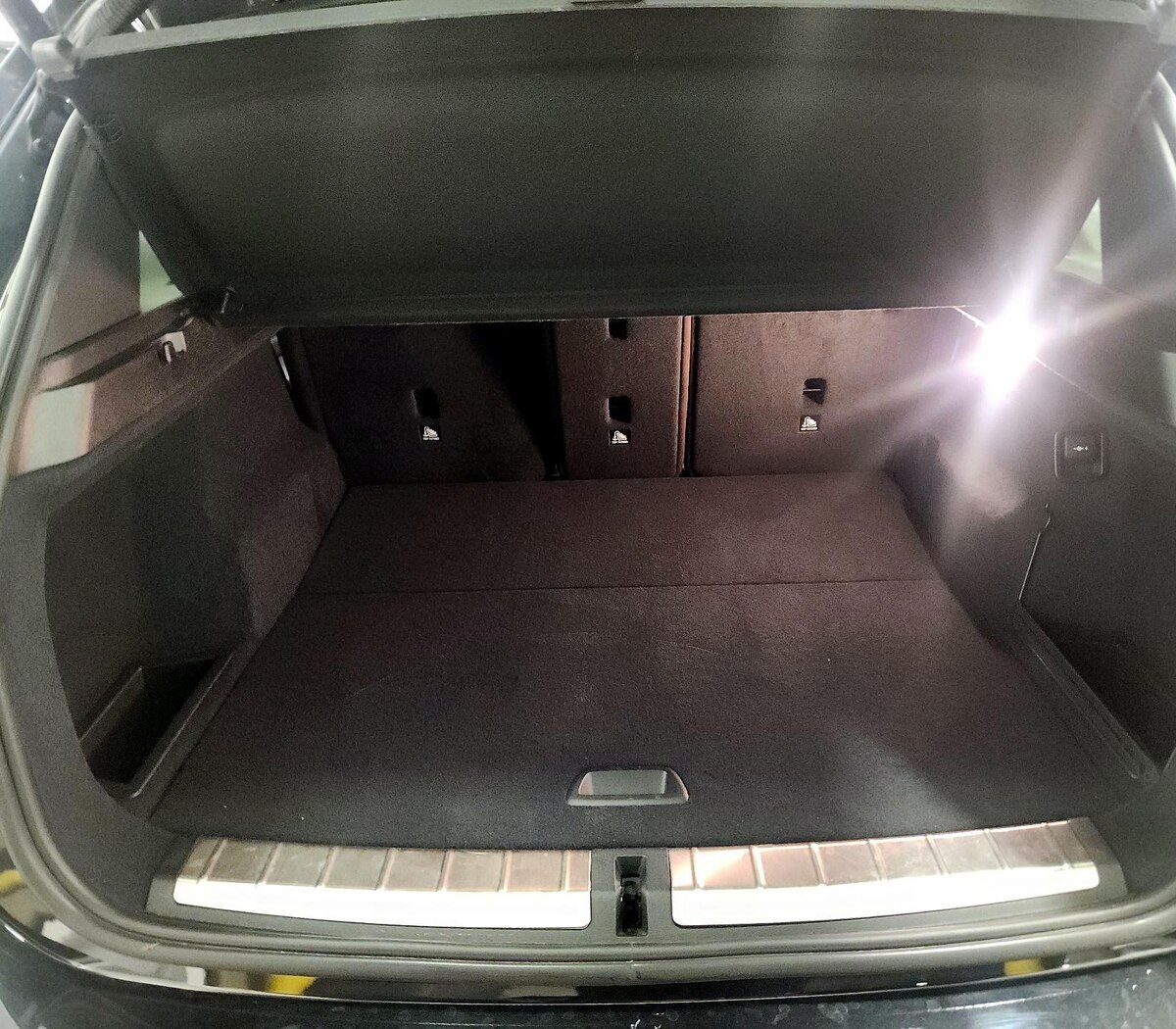 Trunk/Cargo (Seats Up)