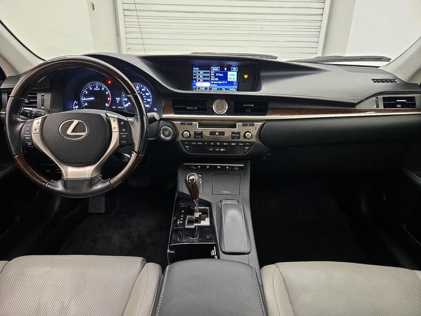 2015 Lexus ES 350 - Photo 10