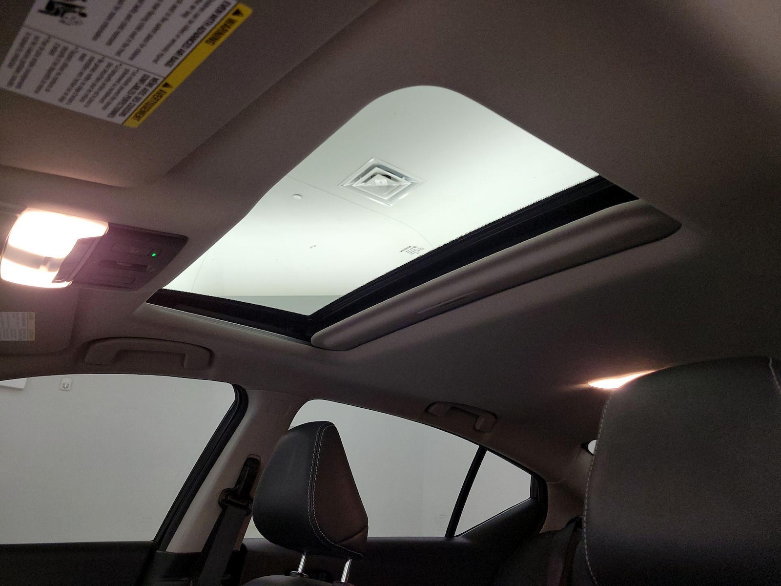 Sunroof(s) & Overhead Airbags