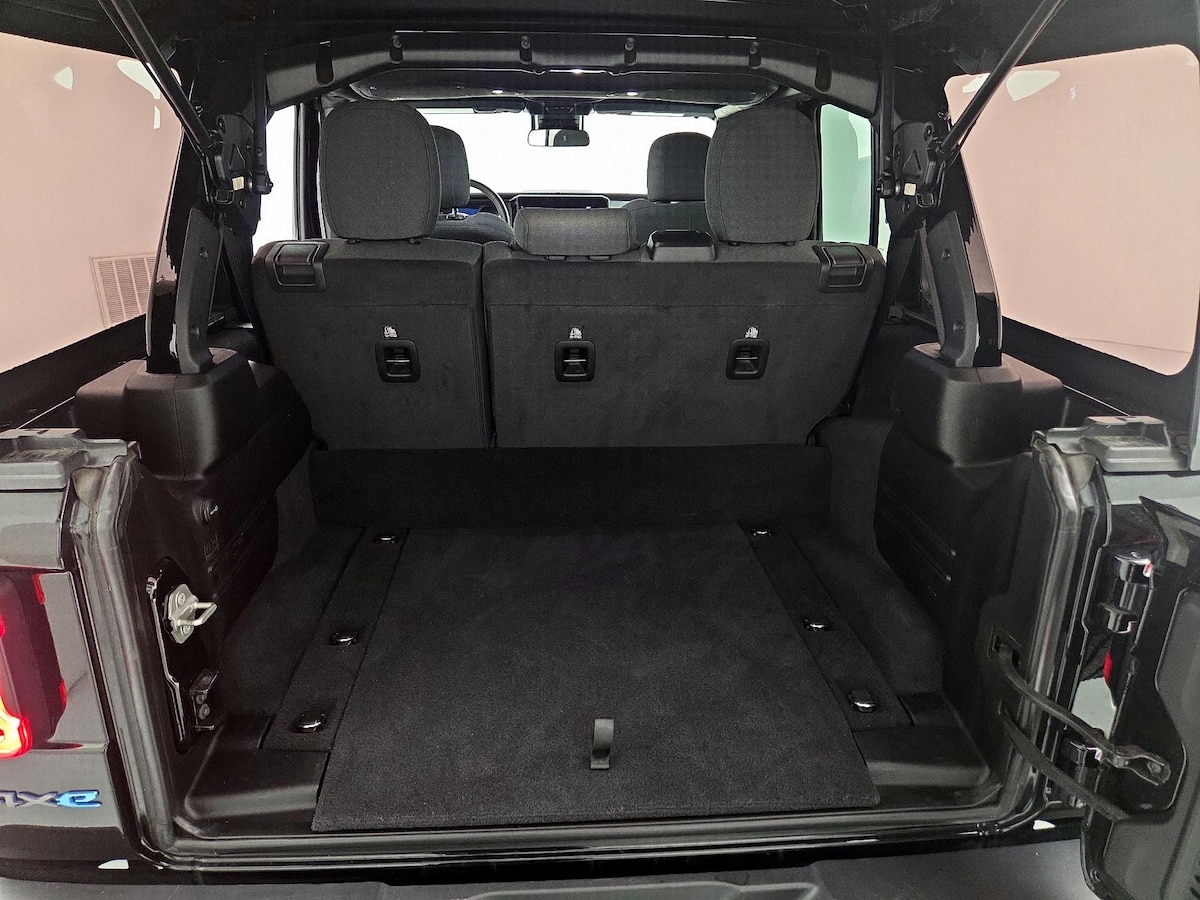 Trunk/Cargo (Seats Up)