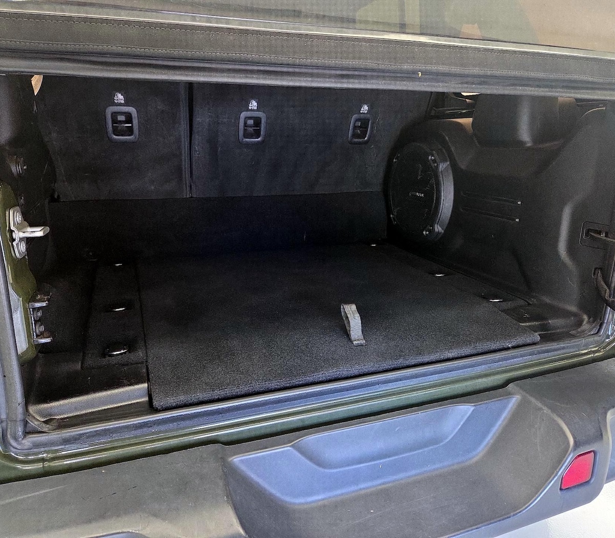Trunk/Cargo (Seats Up)