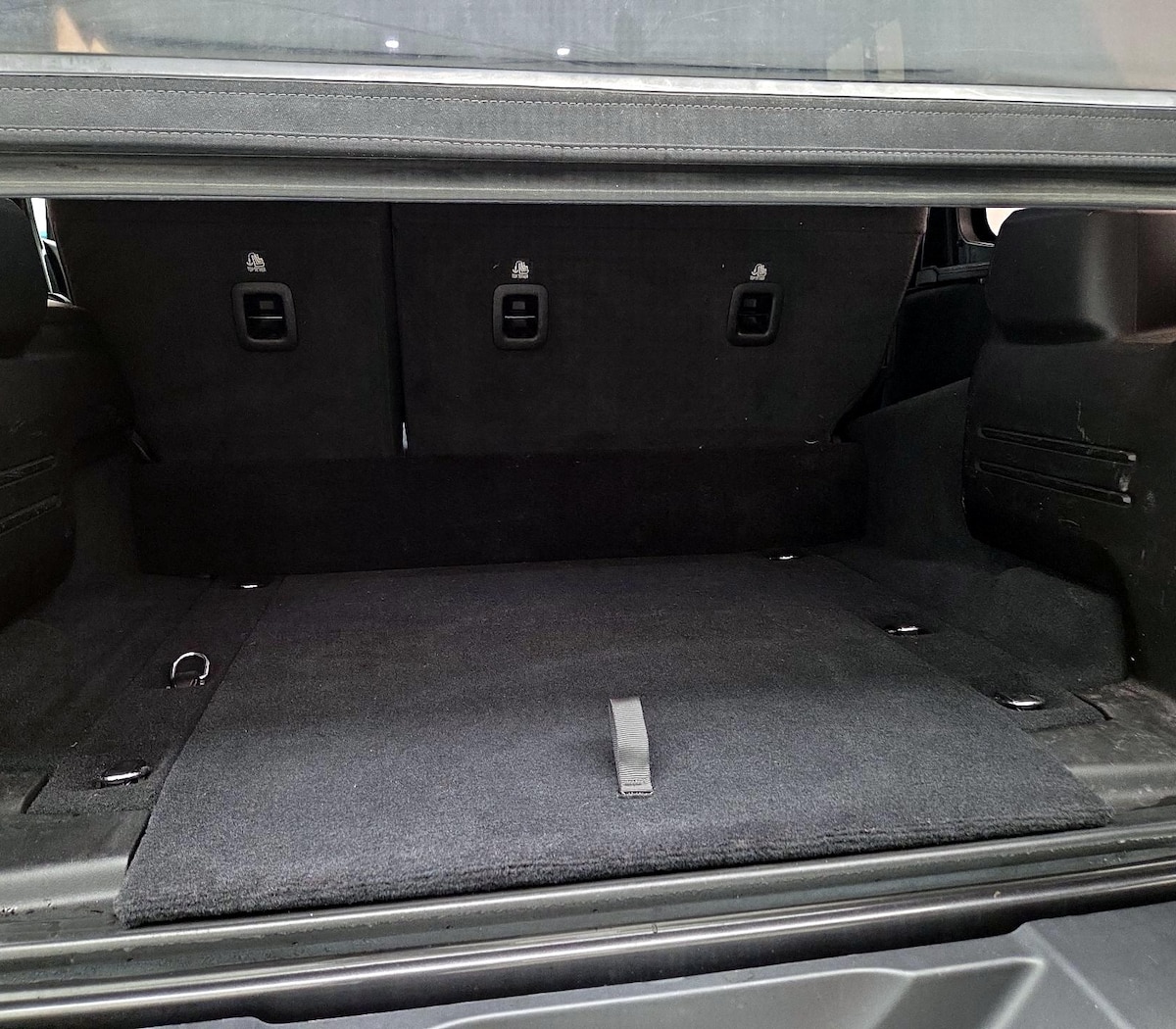 Trunk/Cargo (Seats Up)