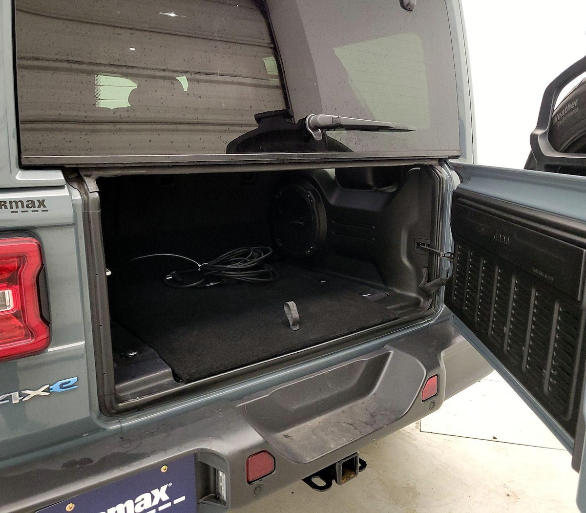 Trunk/Cargo (Seats Up)