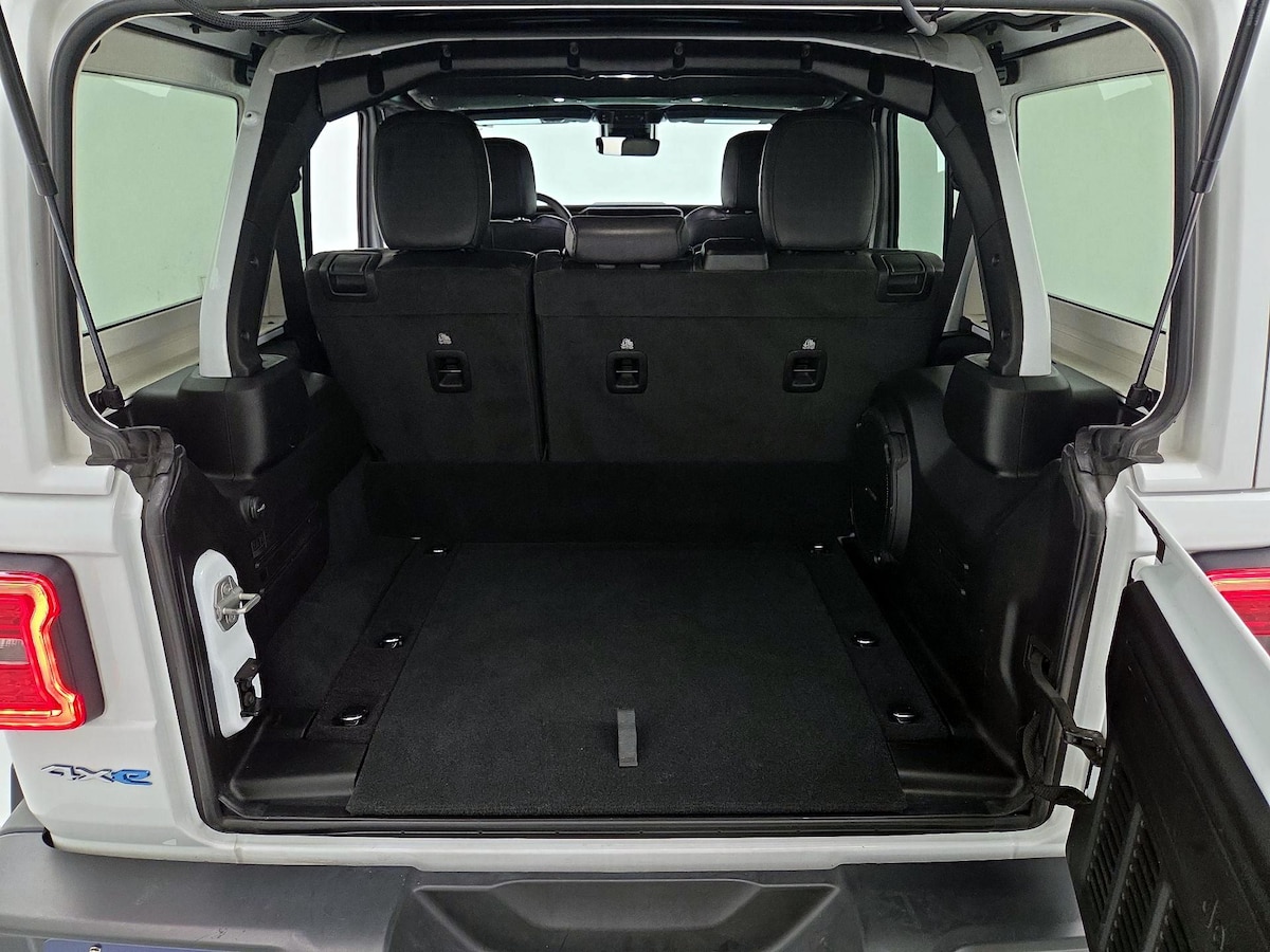 Trunk/Cargo (Seats Up)