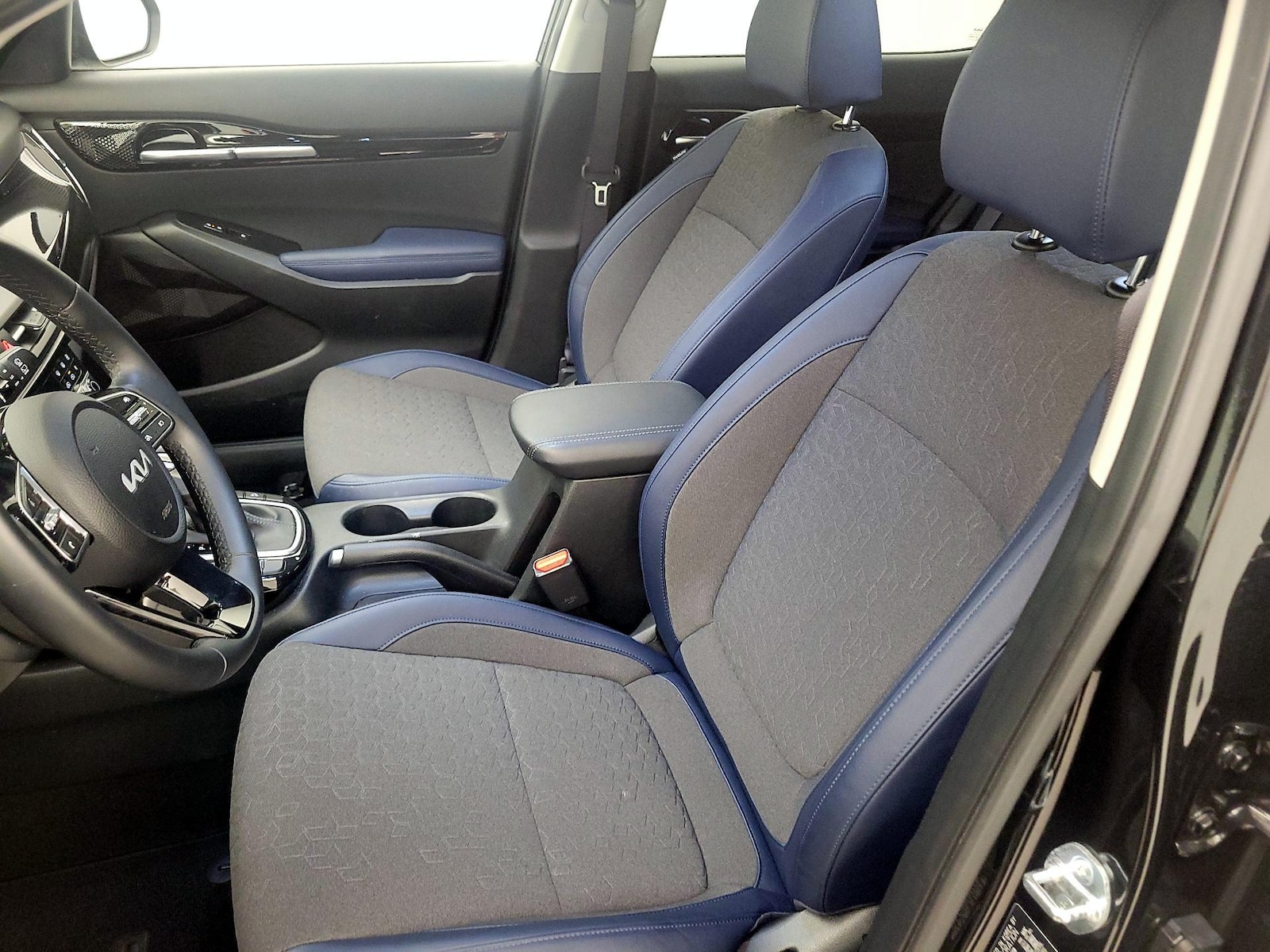2025 Kia Seltos S - Photo 12