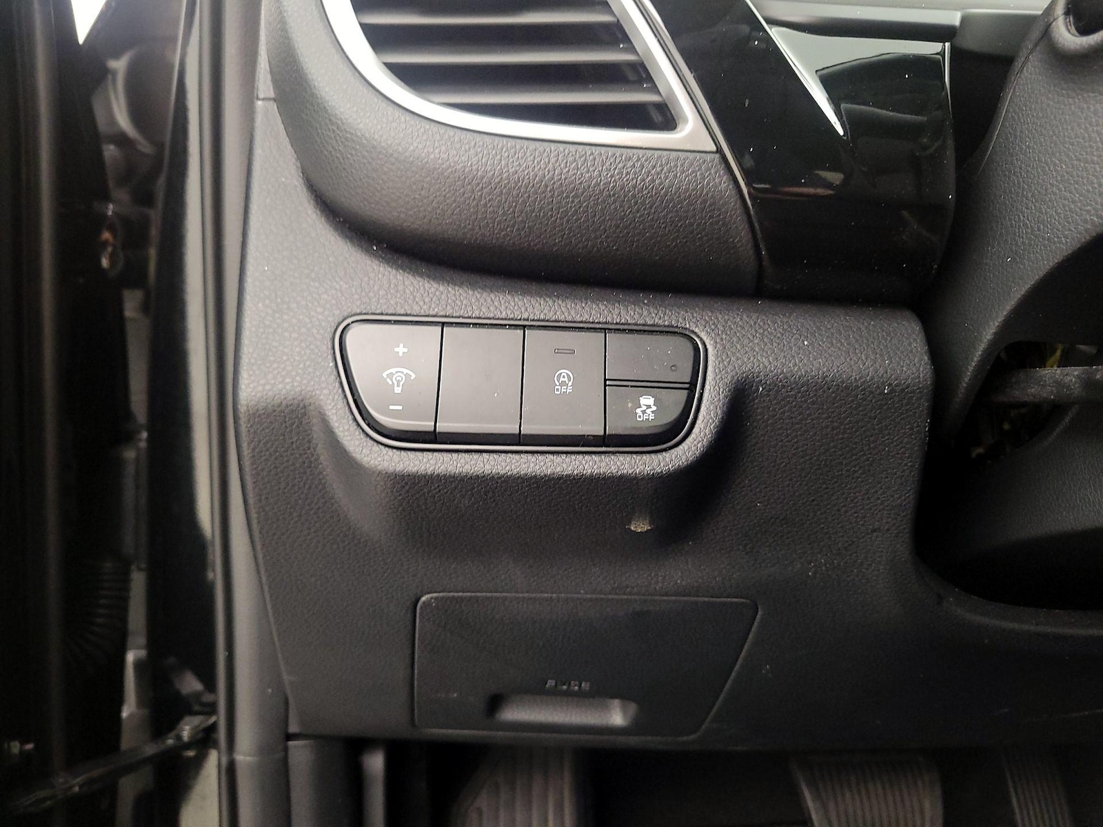 2025 Kia Seltos S - Photo 14