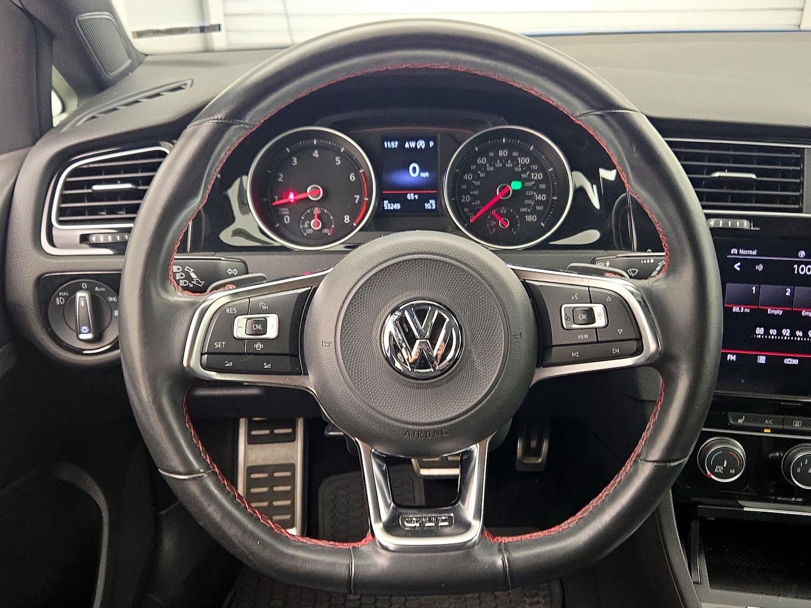 2021 Volkswagen Golf GTI SE - Photo 11