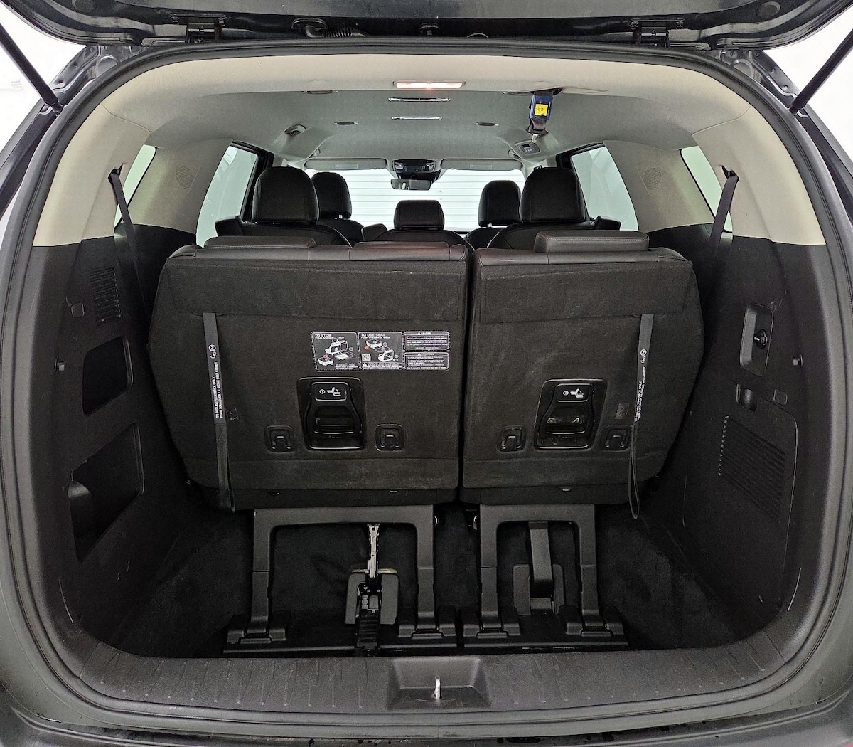 Trunk/Cargo (Seats Up)