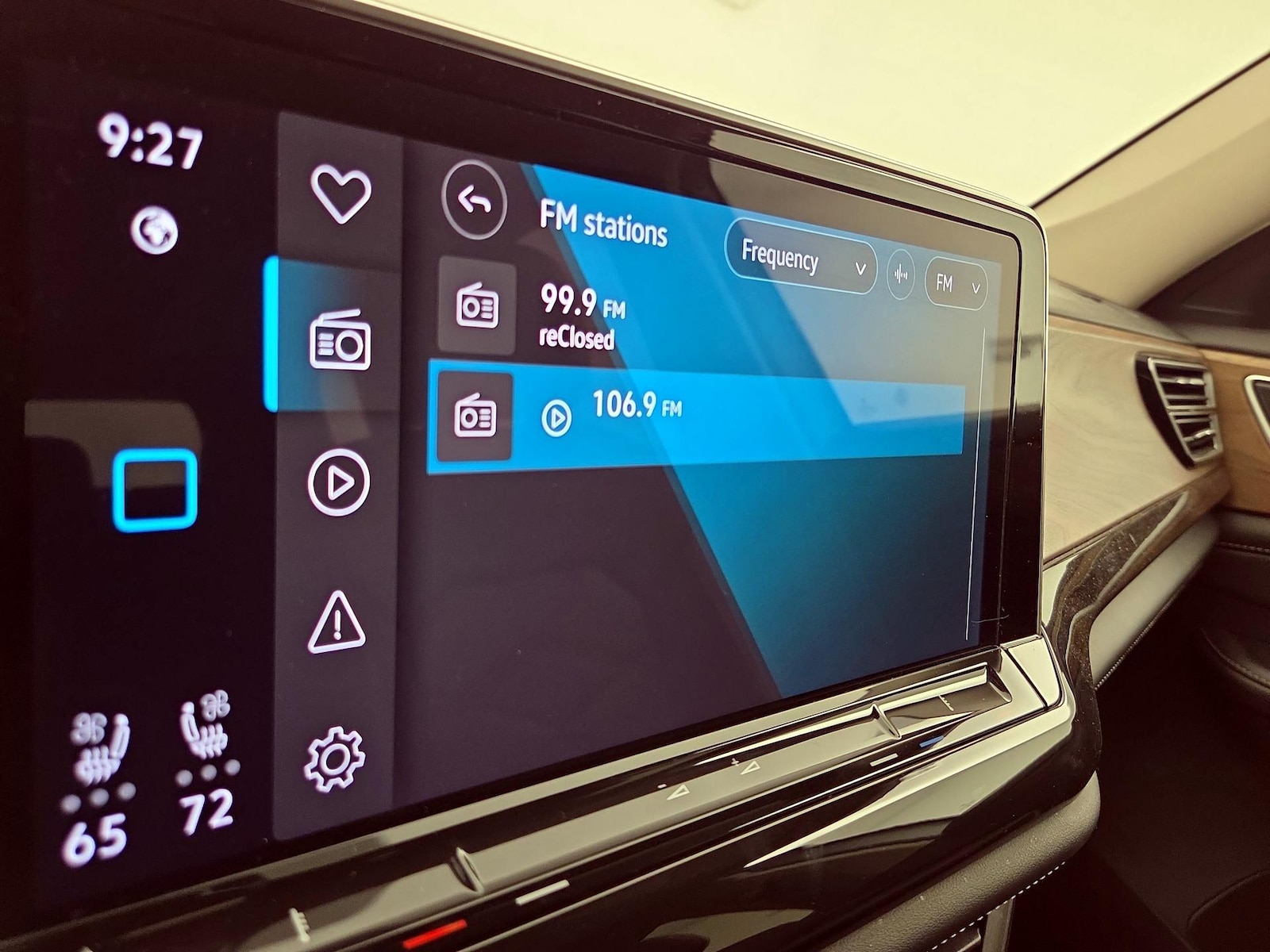 2025 Volkswagen Atlas SE w/Tech - Photo 16