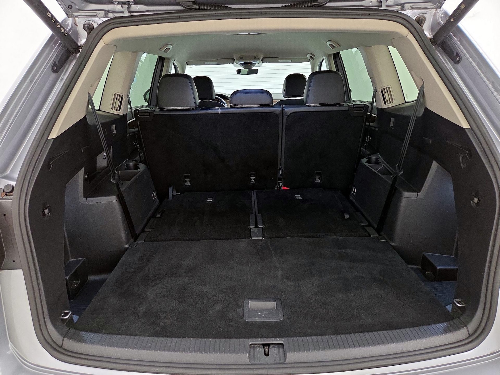 2025 Volkswagen Atlas SE w/Tech - Photo 23