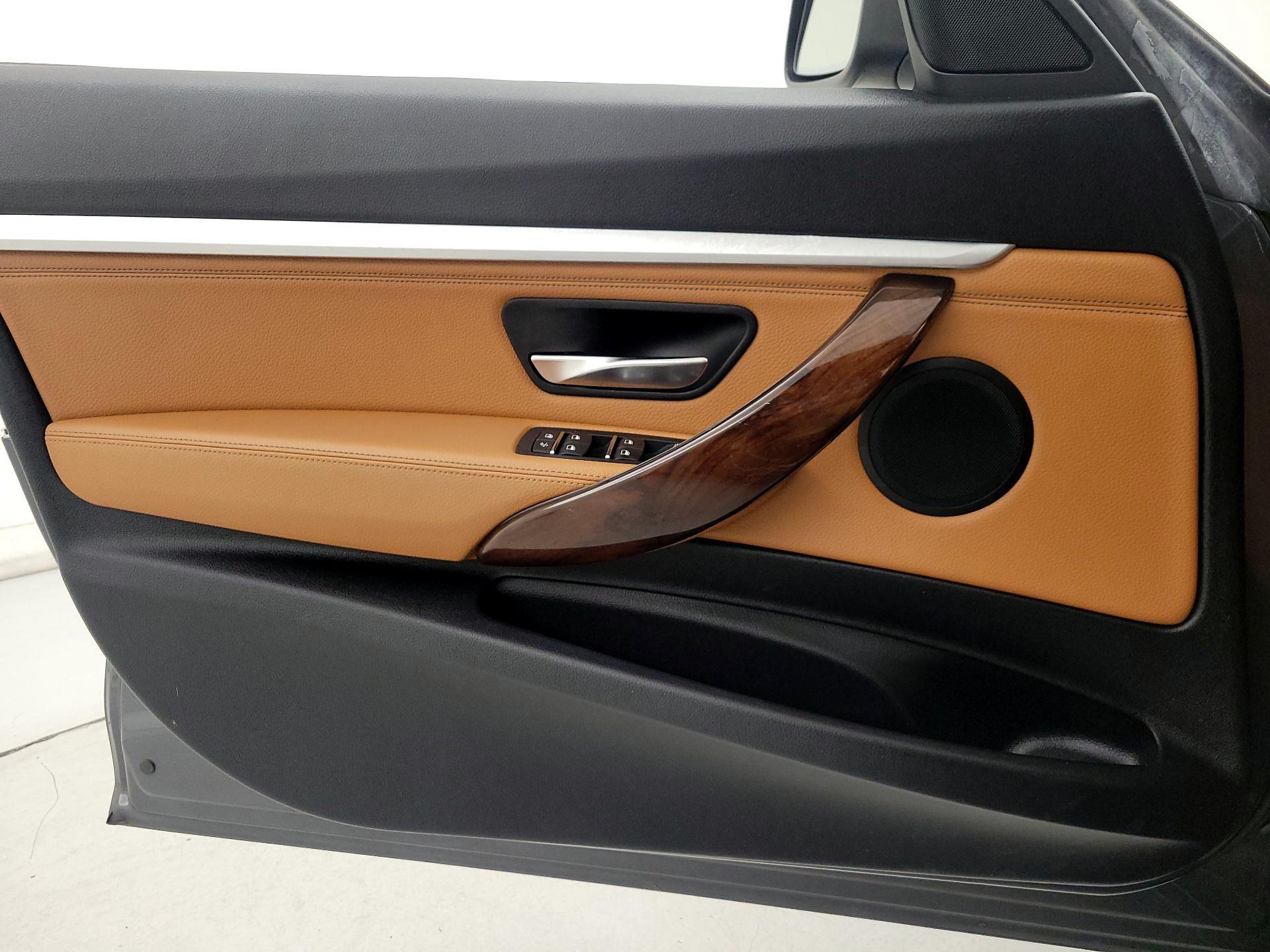 Thumbnail: 2018 BMW 3 Series - 12