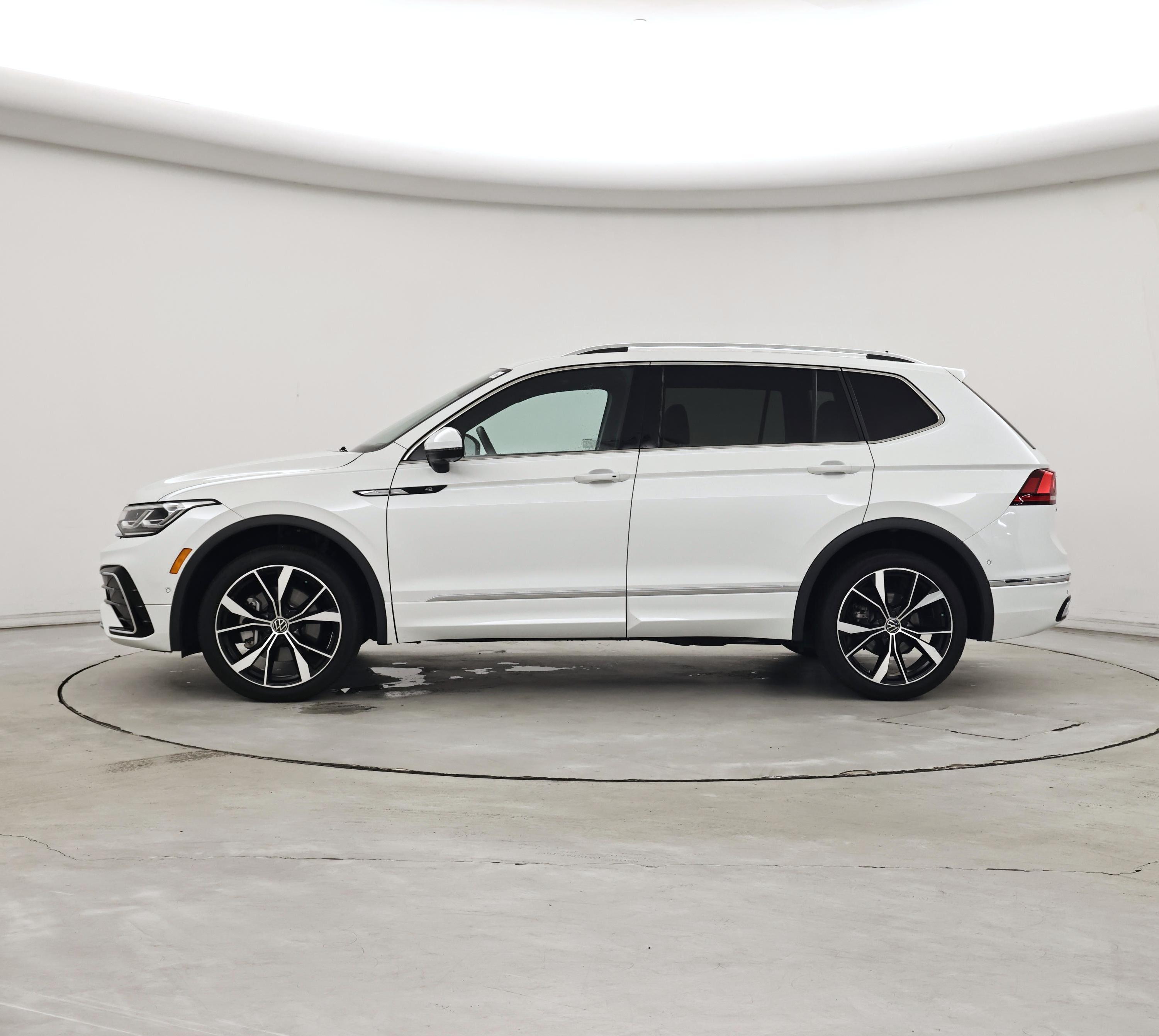 Thumbnail: 2024 Volkswagen Tiguan - 3