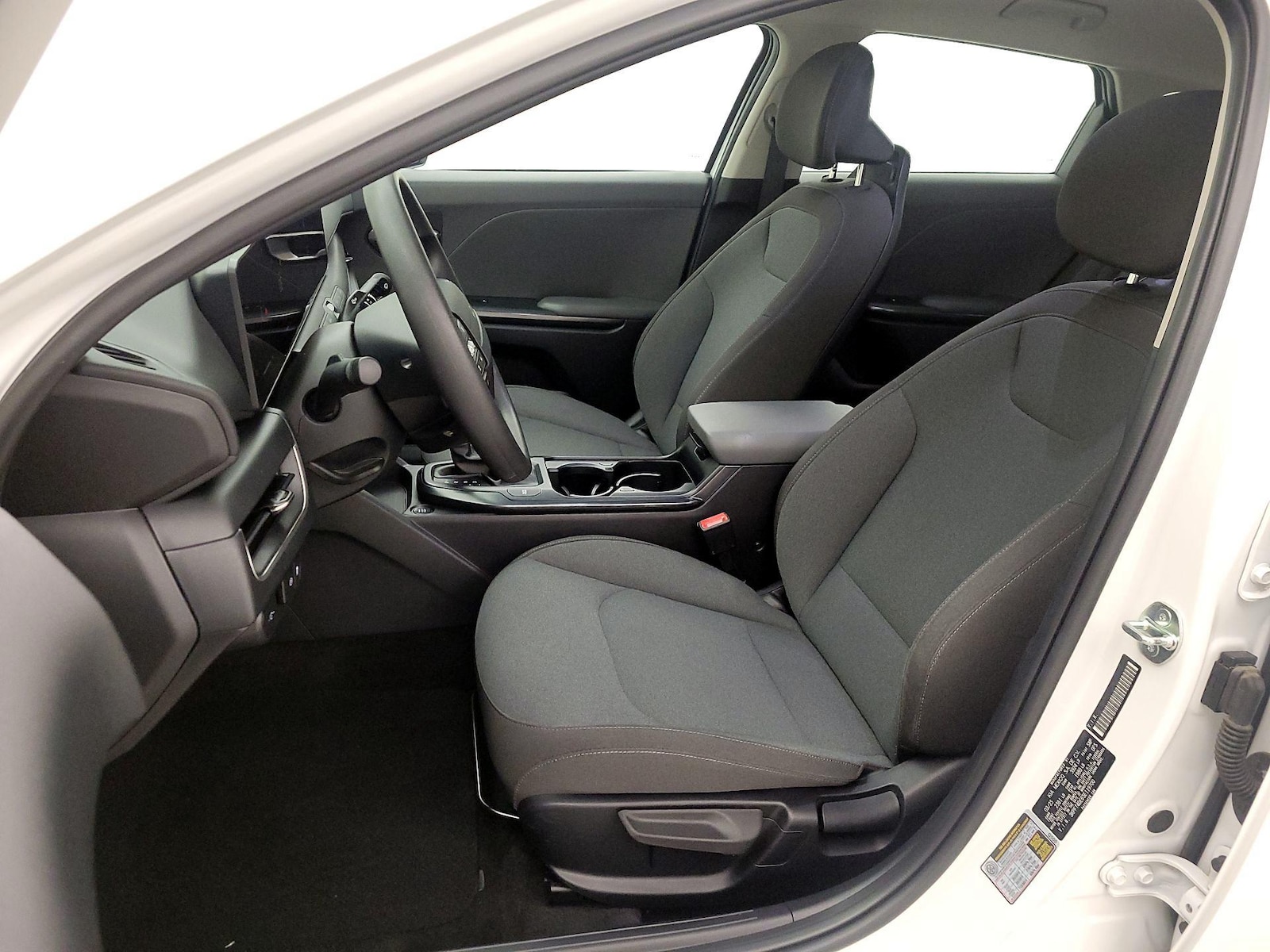 2025 Kia K4 LXS - Photo 12