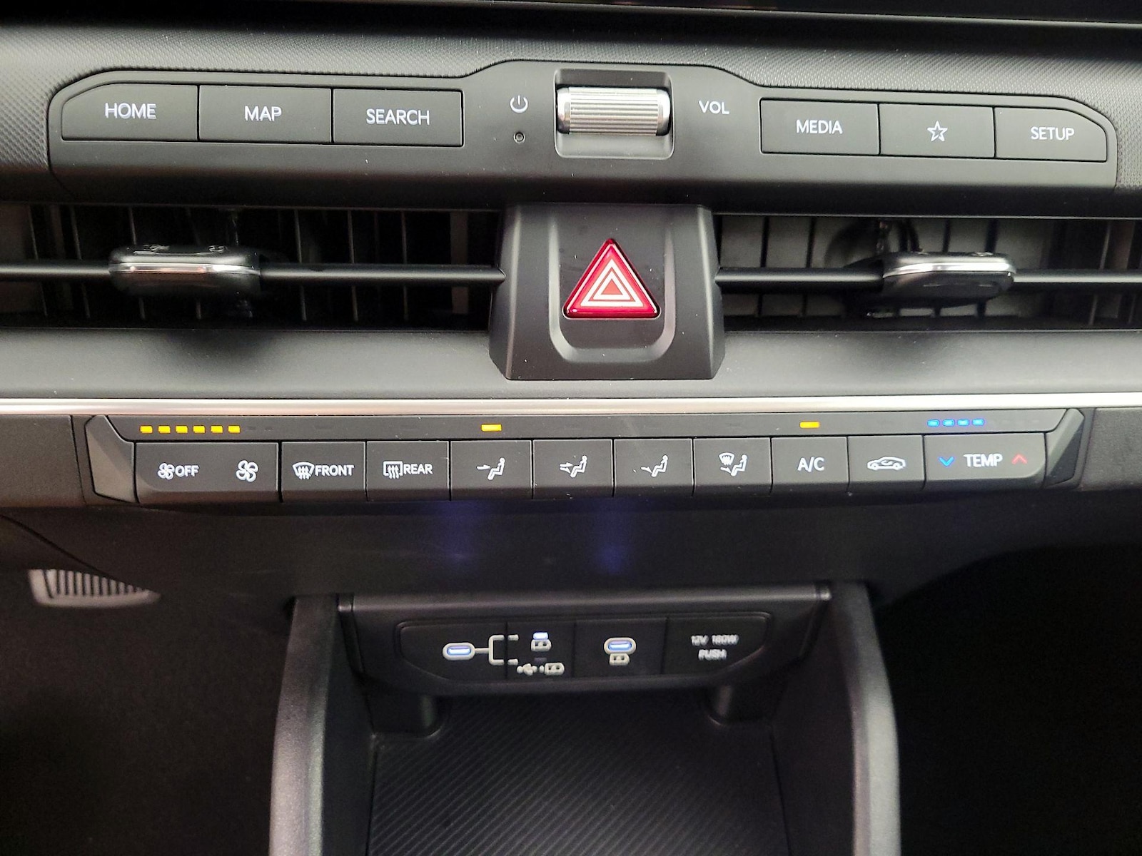 2025 Kia K4 LXS - Photo 17