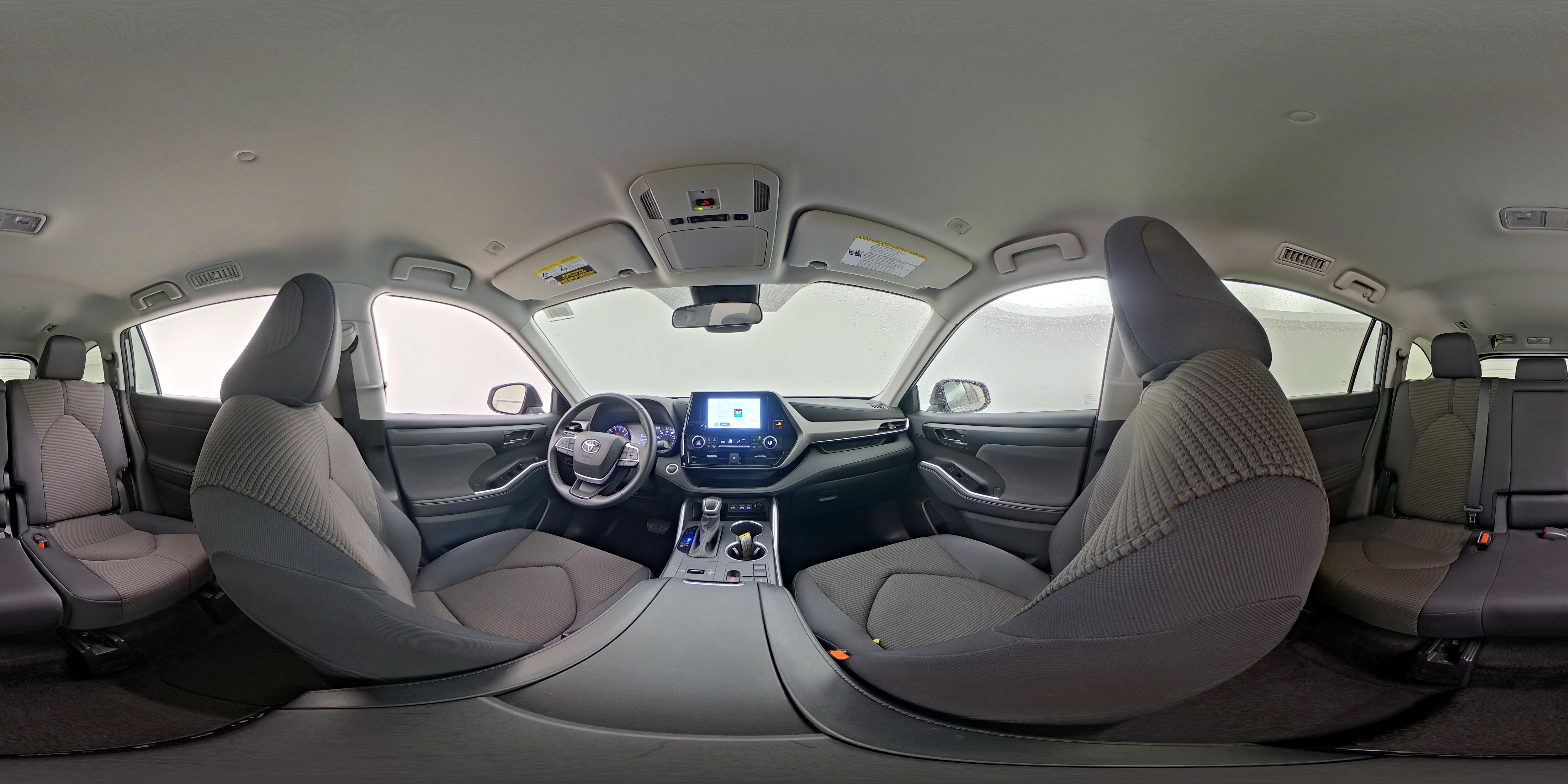 2025 Toyota Highlander LE - Photo 25