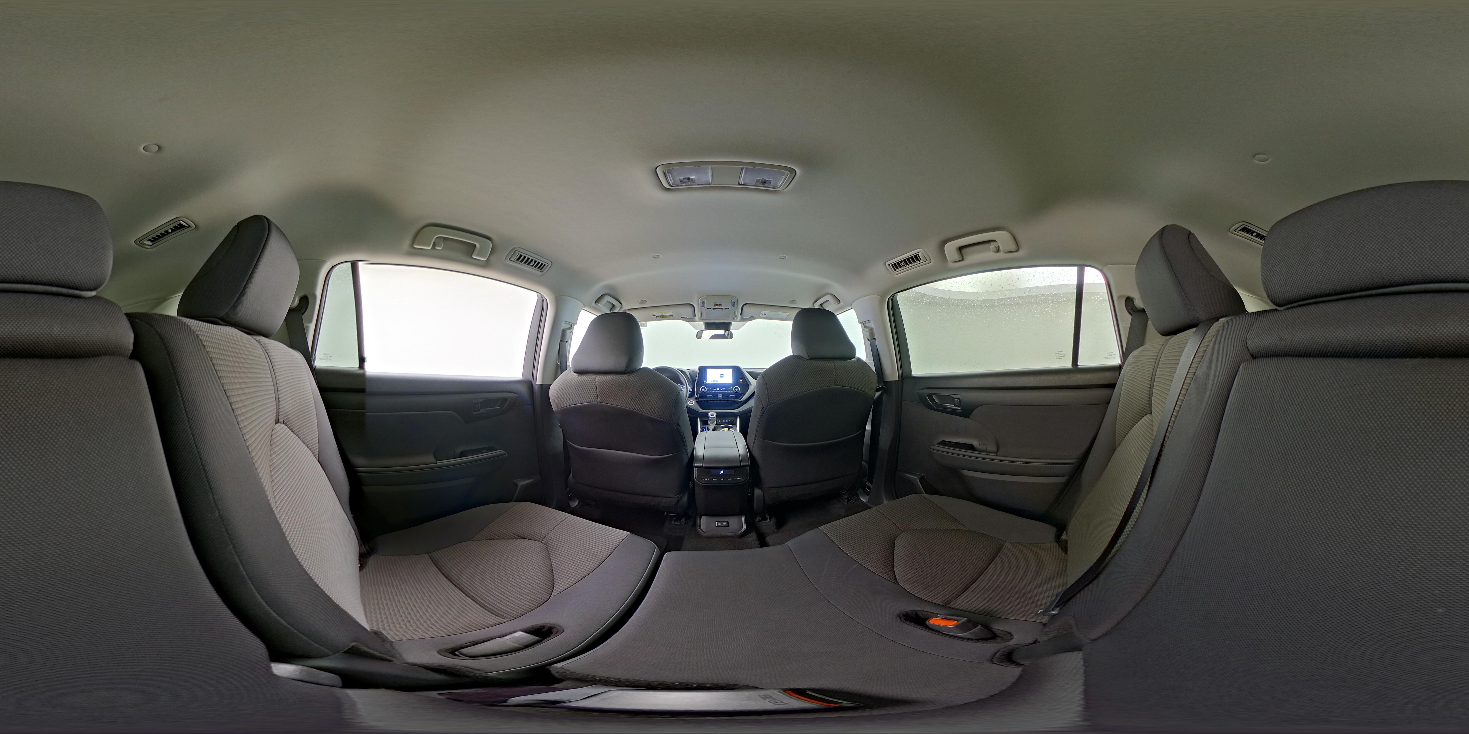 2025 Toyota Highlander LE - Photo 26