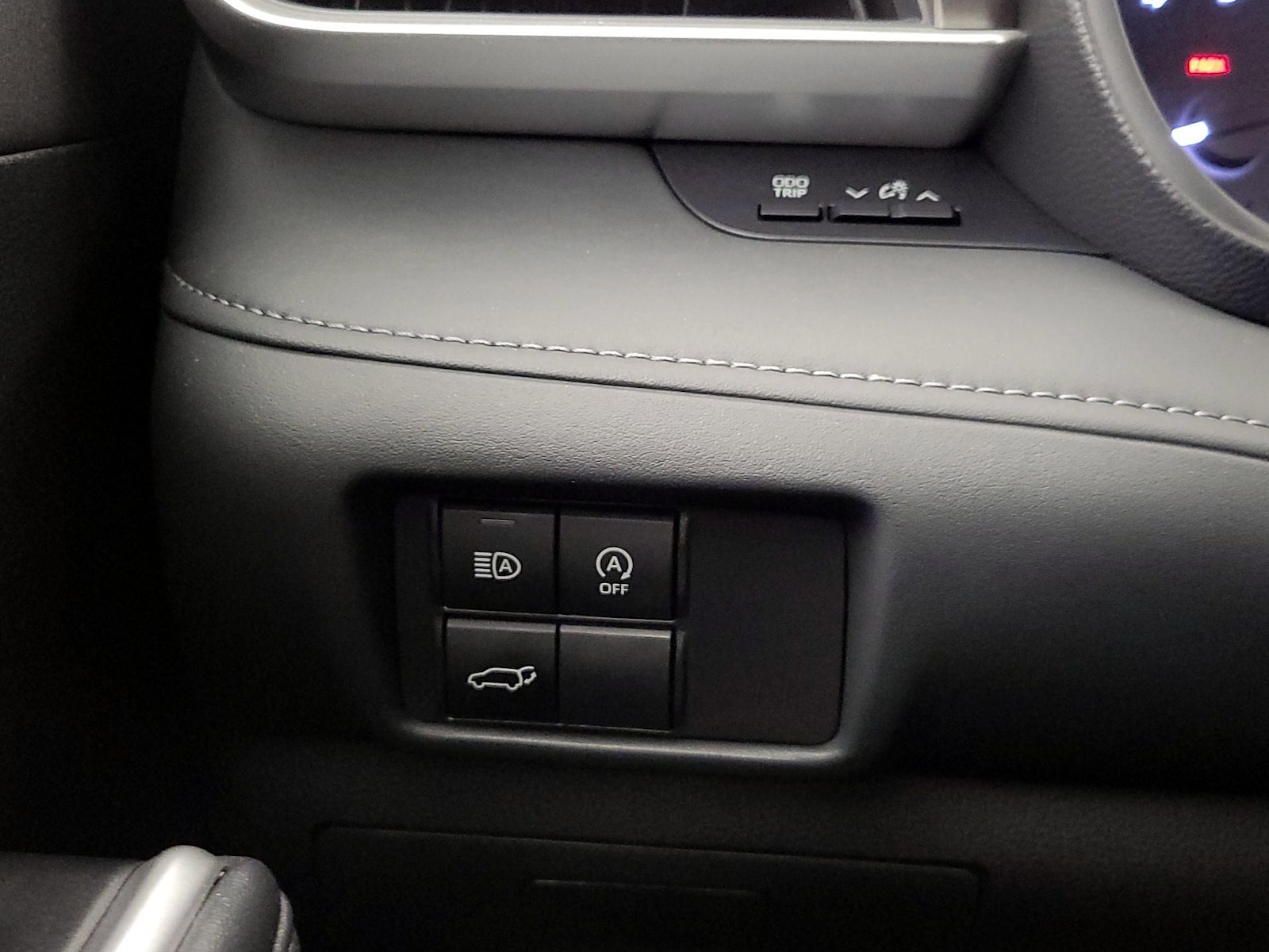 2025 Toyota Highlander LE - Photo 14