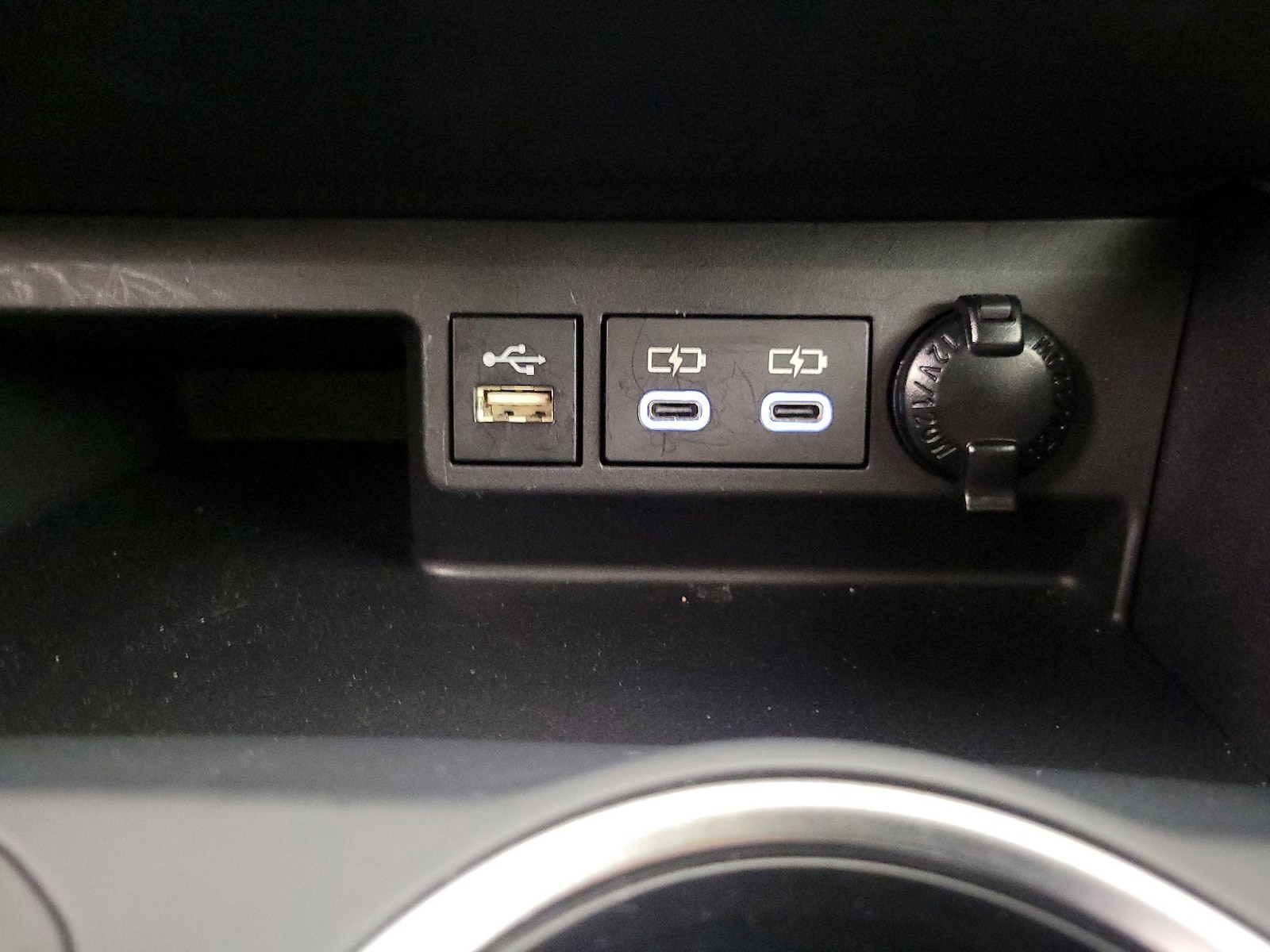2025 Toyota Highlander LE - Photo 19
