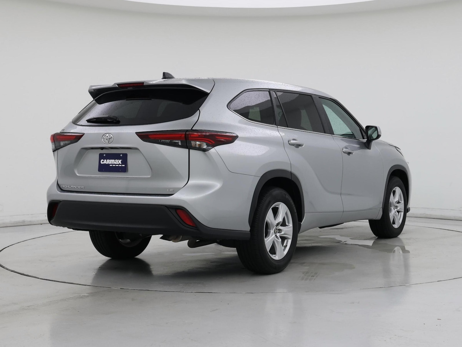 2025 Toyota Highlander LE - Photo 9