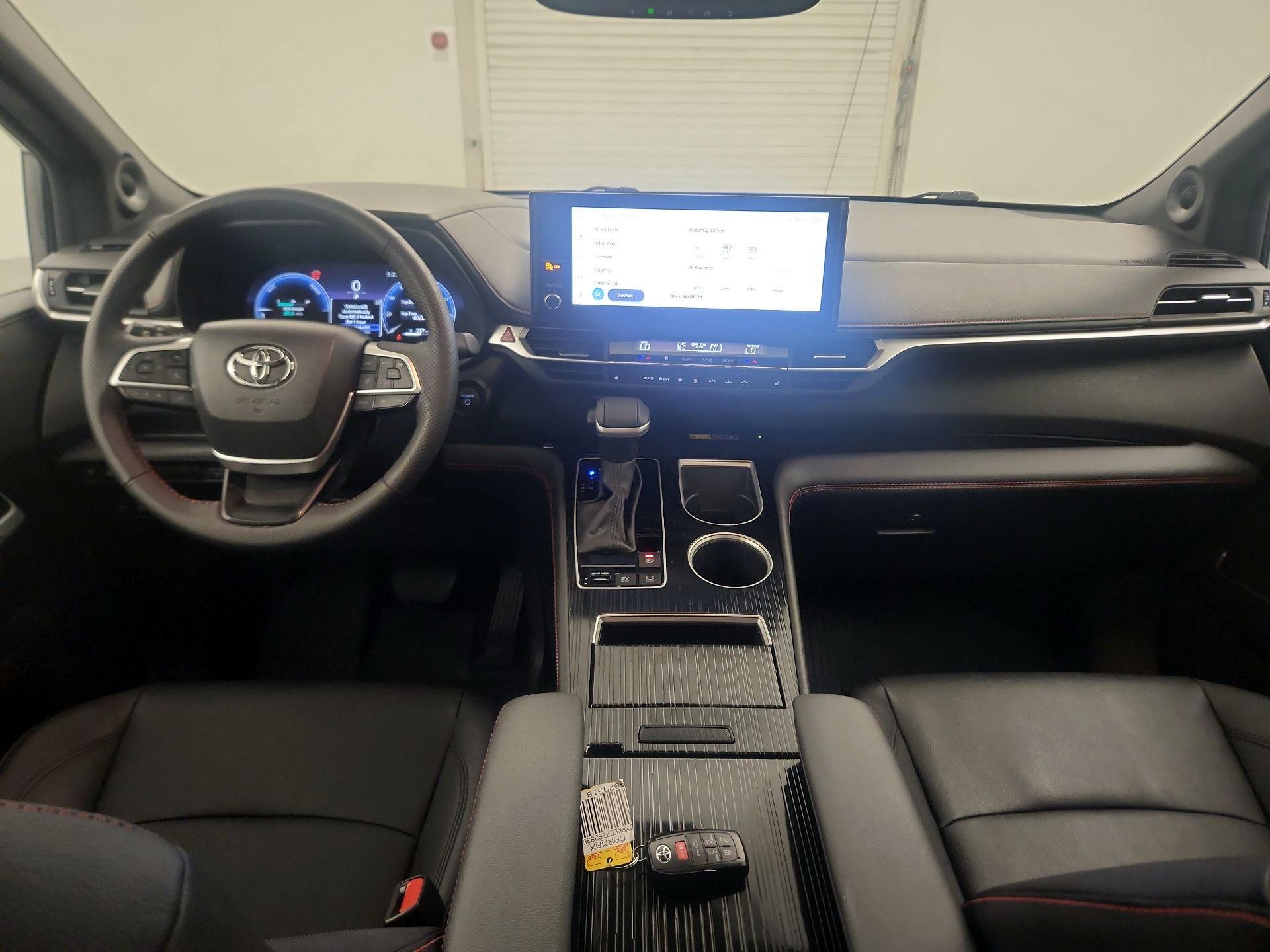 Thumbnail: 2026 Toyota Sienna - 9