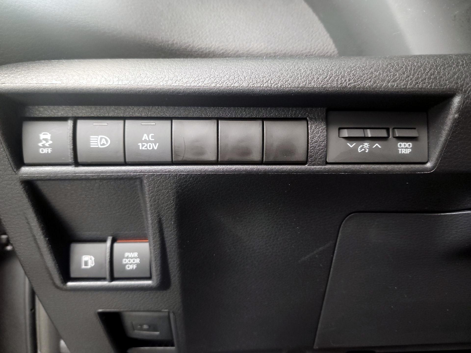 Thumbnail: 2026 Toyota Sienna - 13