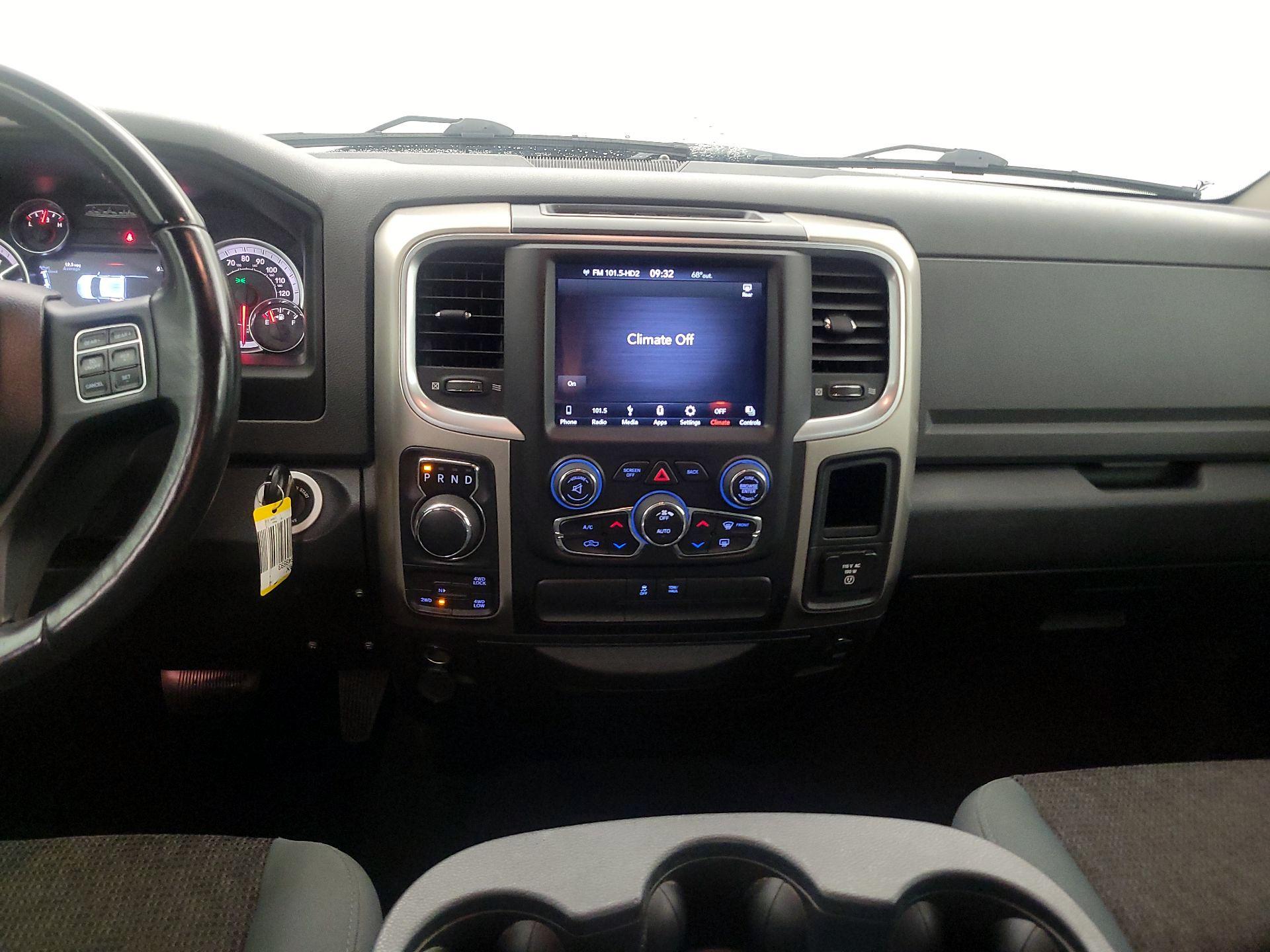 Thumbnail: 2019 RAM 1500 Classic - 9