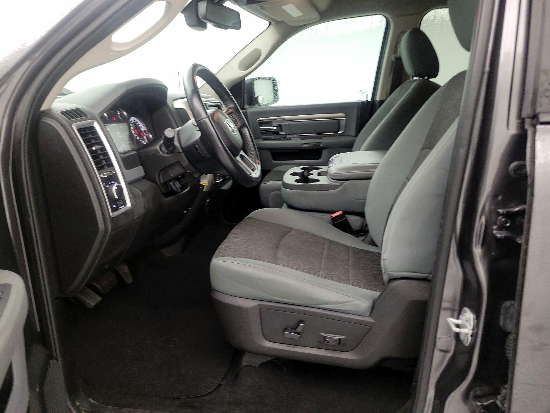 Thumbnail: 2019 RAM 1500 Classic - 11