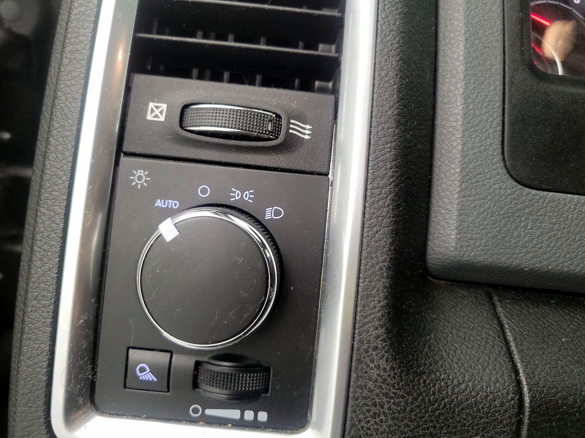 Thumbnail: 2019 RAM 1500 Classic - 13