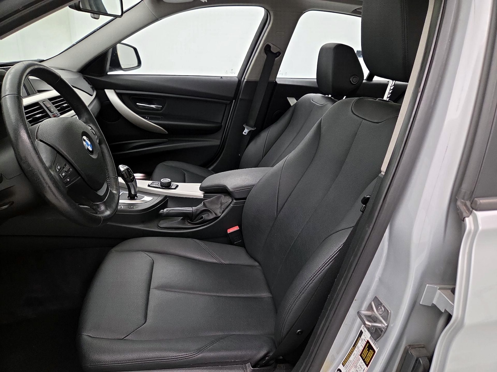 2017 BMW 3 Series 320i - Photo 12
