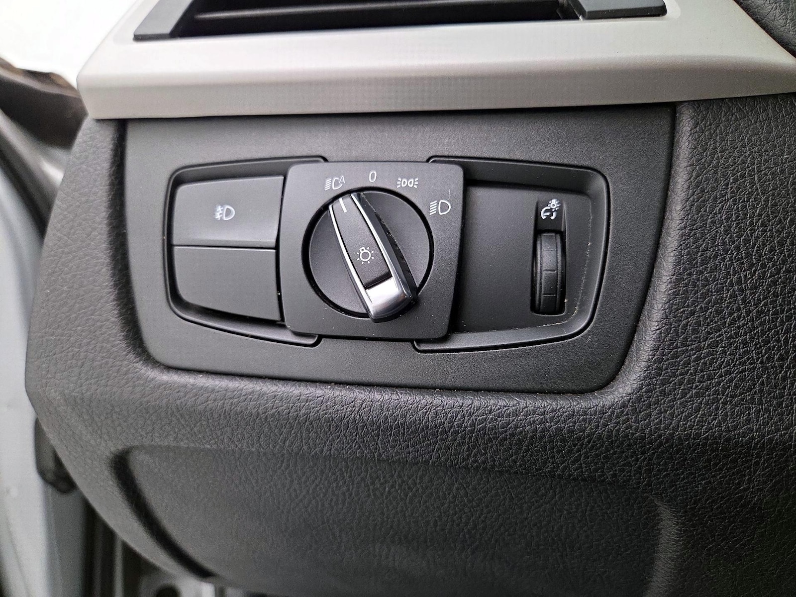 2017 BMW 3 Series 320i - Photo 15