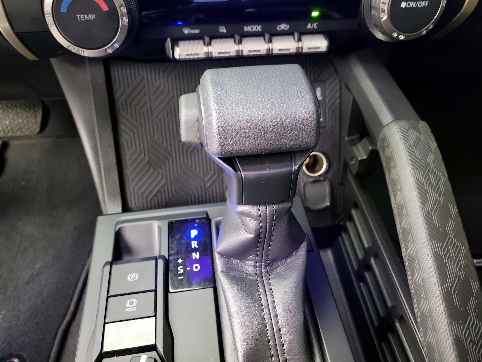 2024 Toyota Tacoma SR - Photo 18