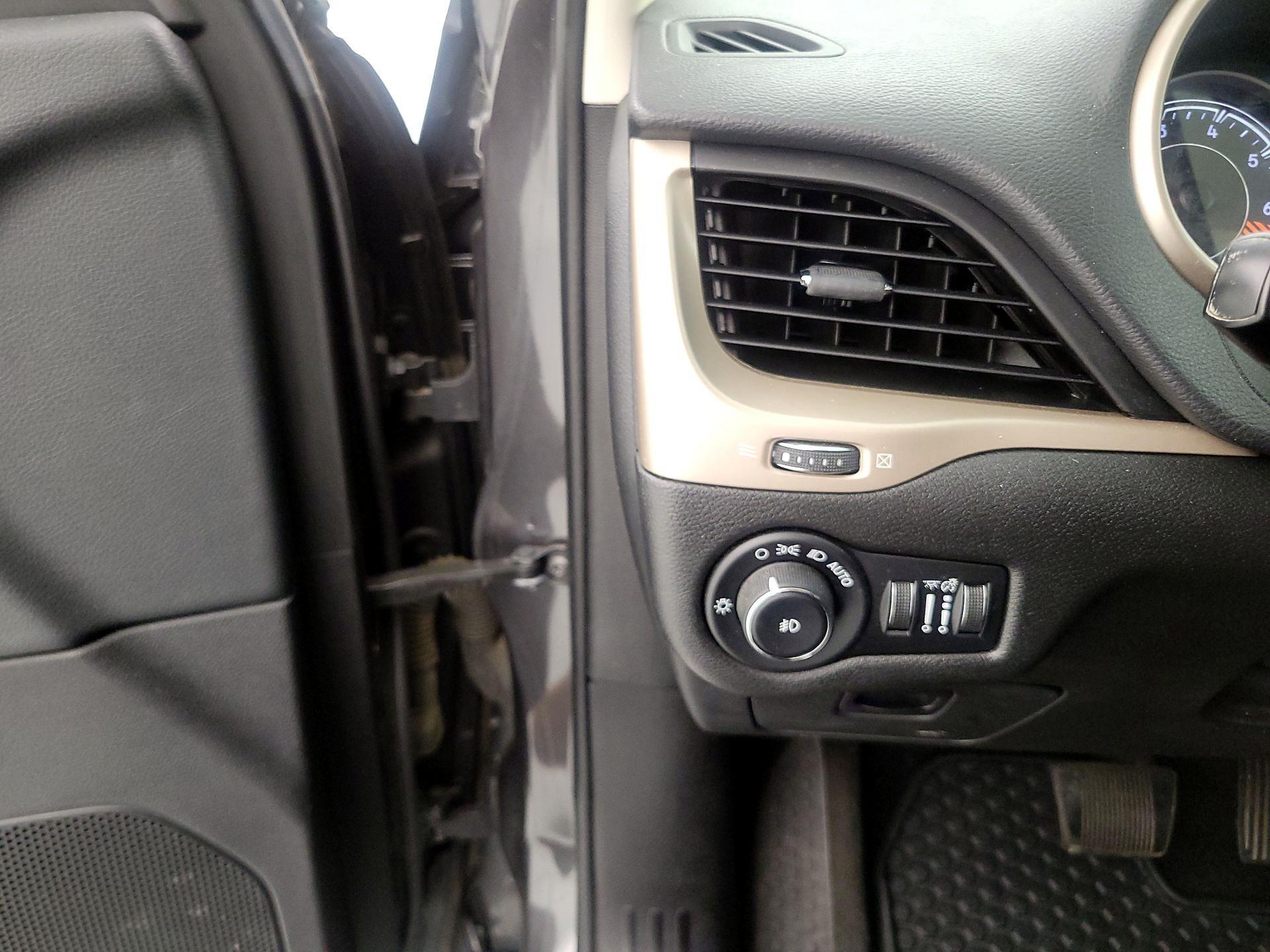 Thumbnail: 2015 Jeep Cherokee - 13