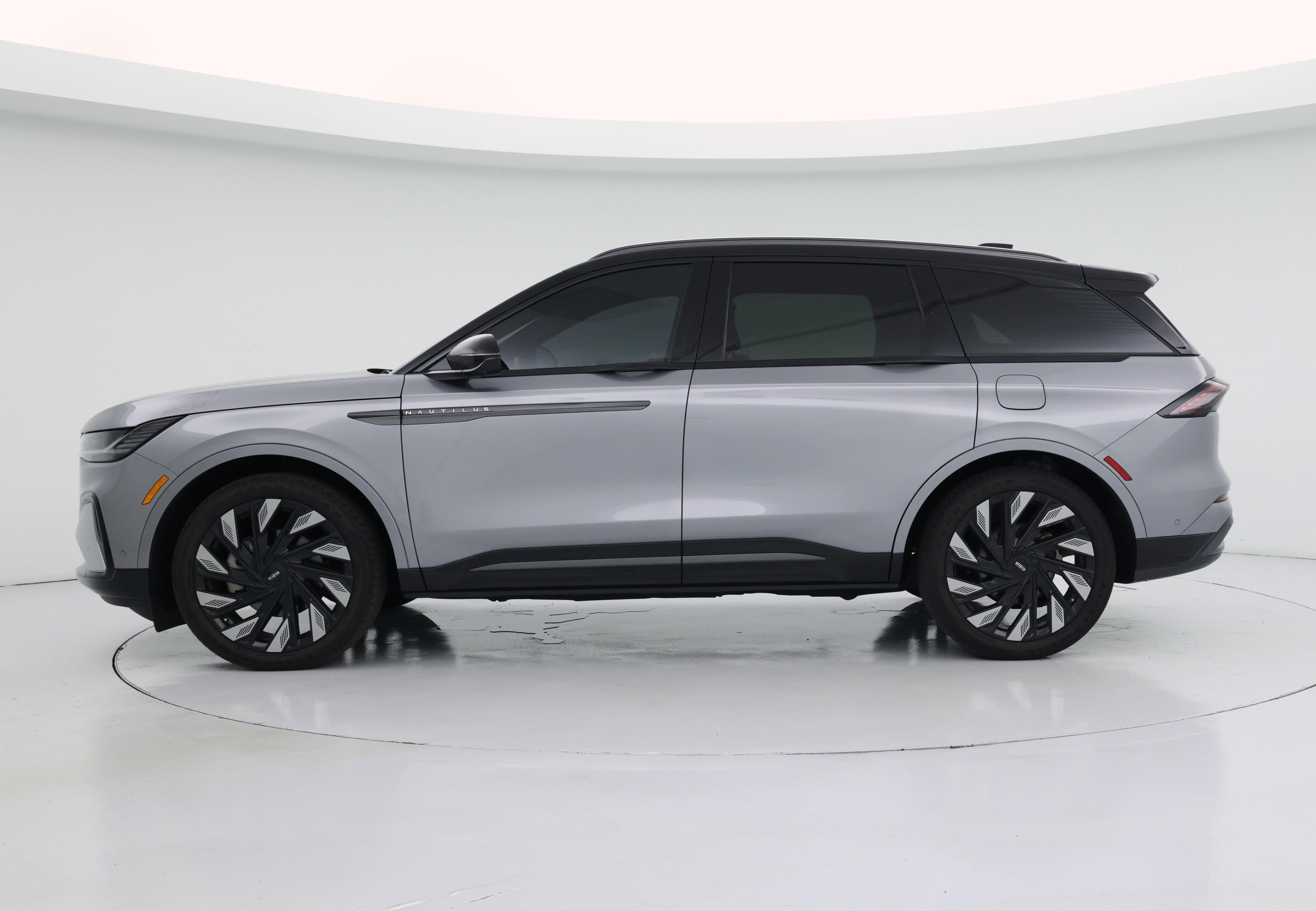 Thumbnail: 2024 Lincoln Nautilus - 3